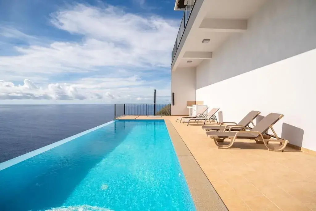 Marina View Apartment - Pool & stunning ocean view Marina View Apartment - Pool & stunning ocean view