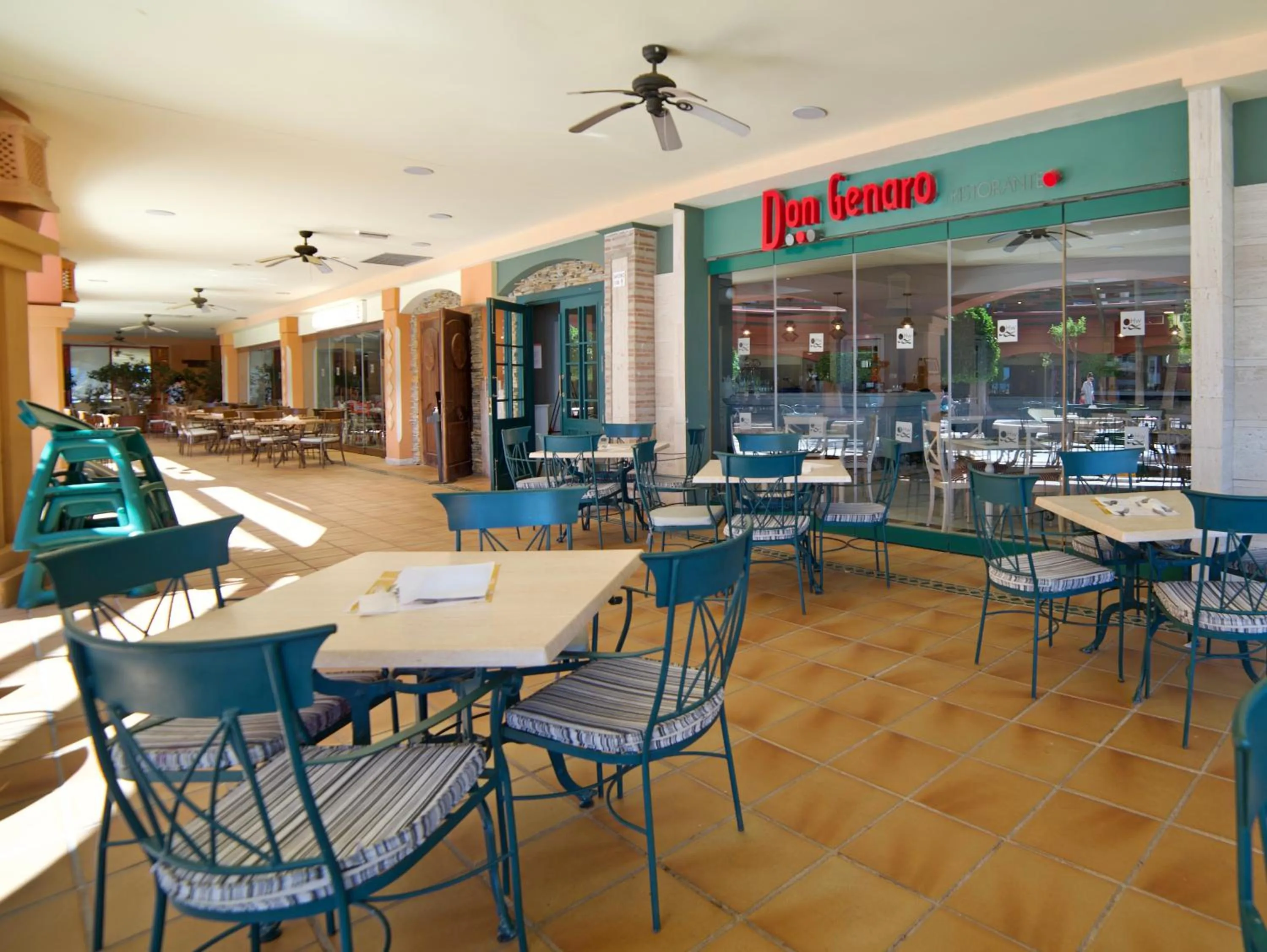 Restaurant/places to eat in Holiday Premium Resort