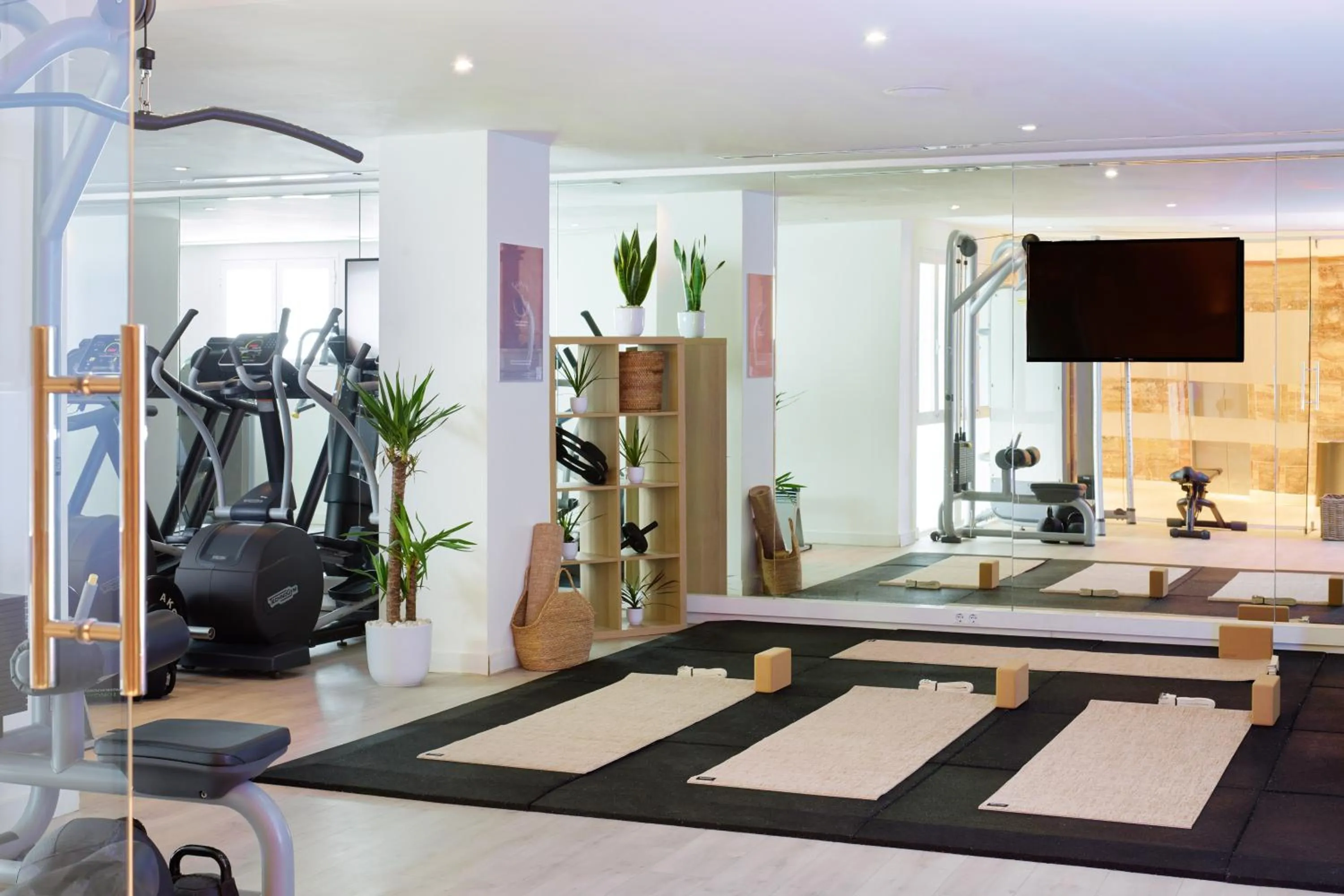 Communal lounge/ TV room in Meliá Cala Galdana