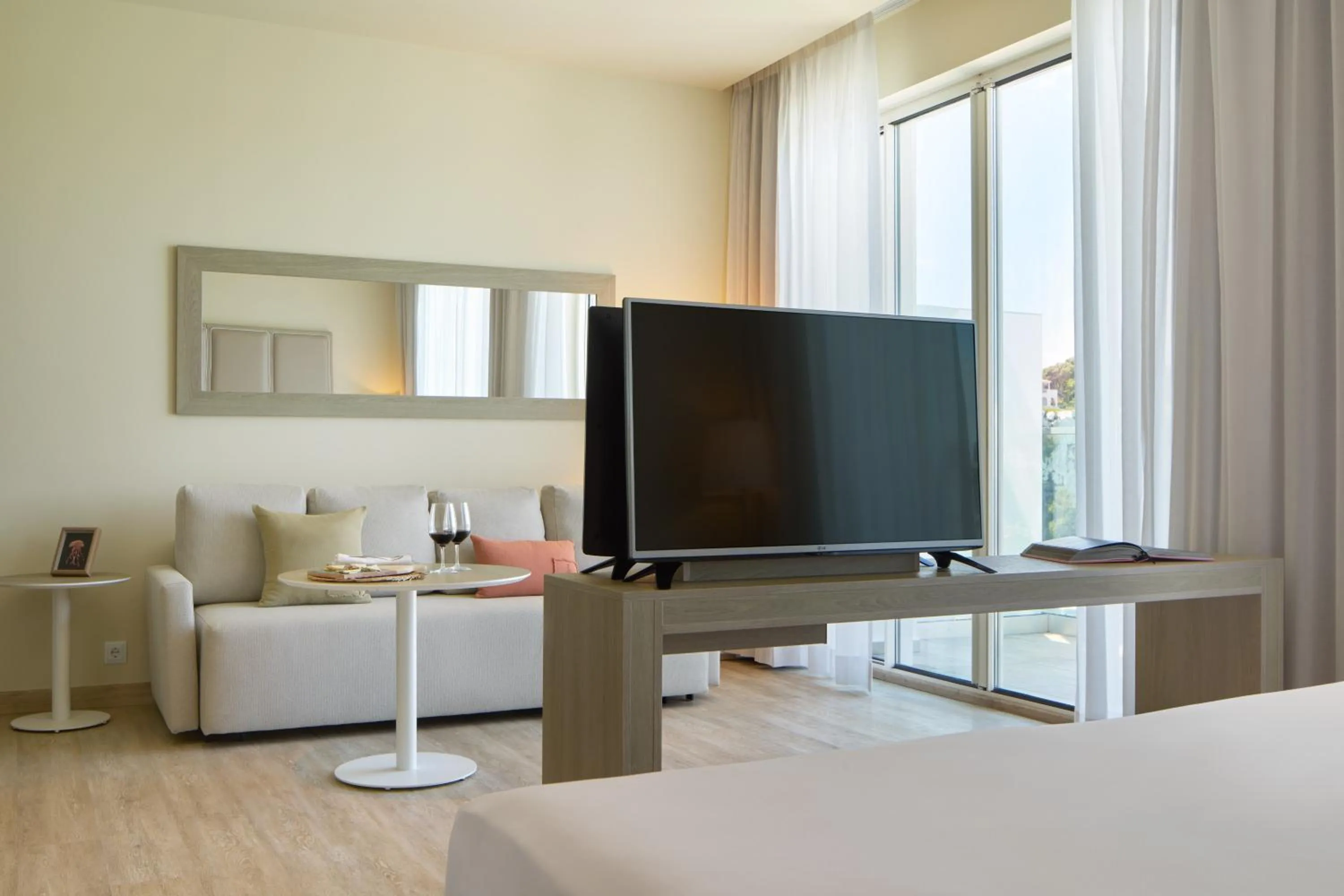 TV and multimedia in Meliá Cala Galdana