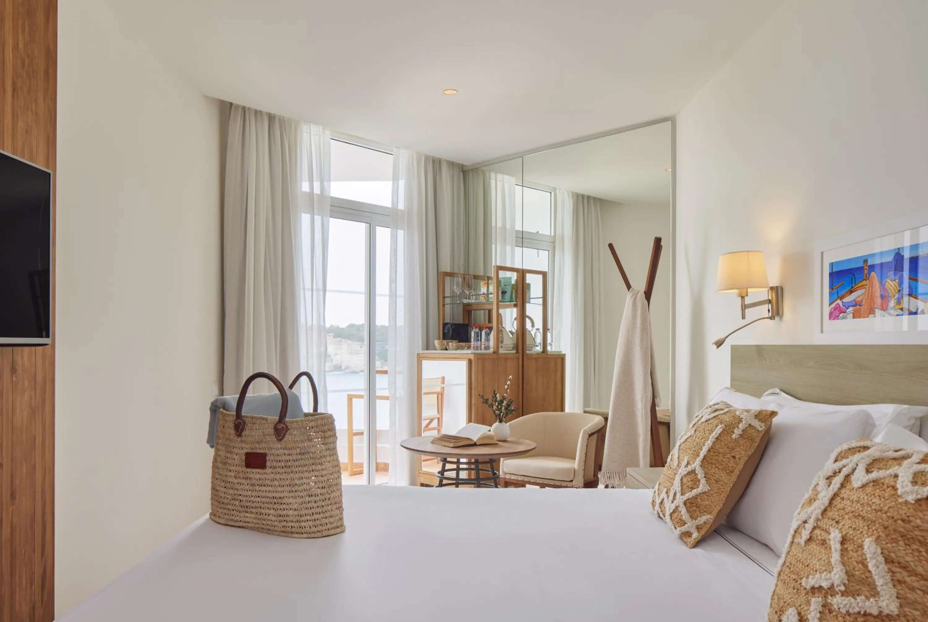 Communal lounge/ TV room, Bed in Meliá Cala Galdana