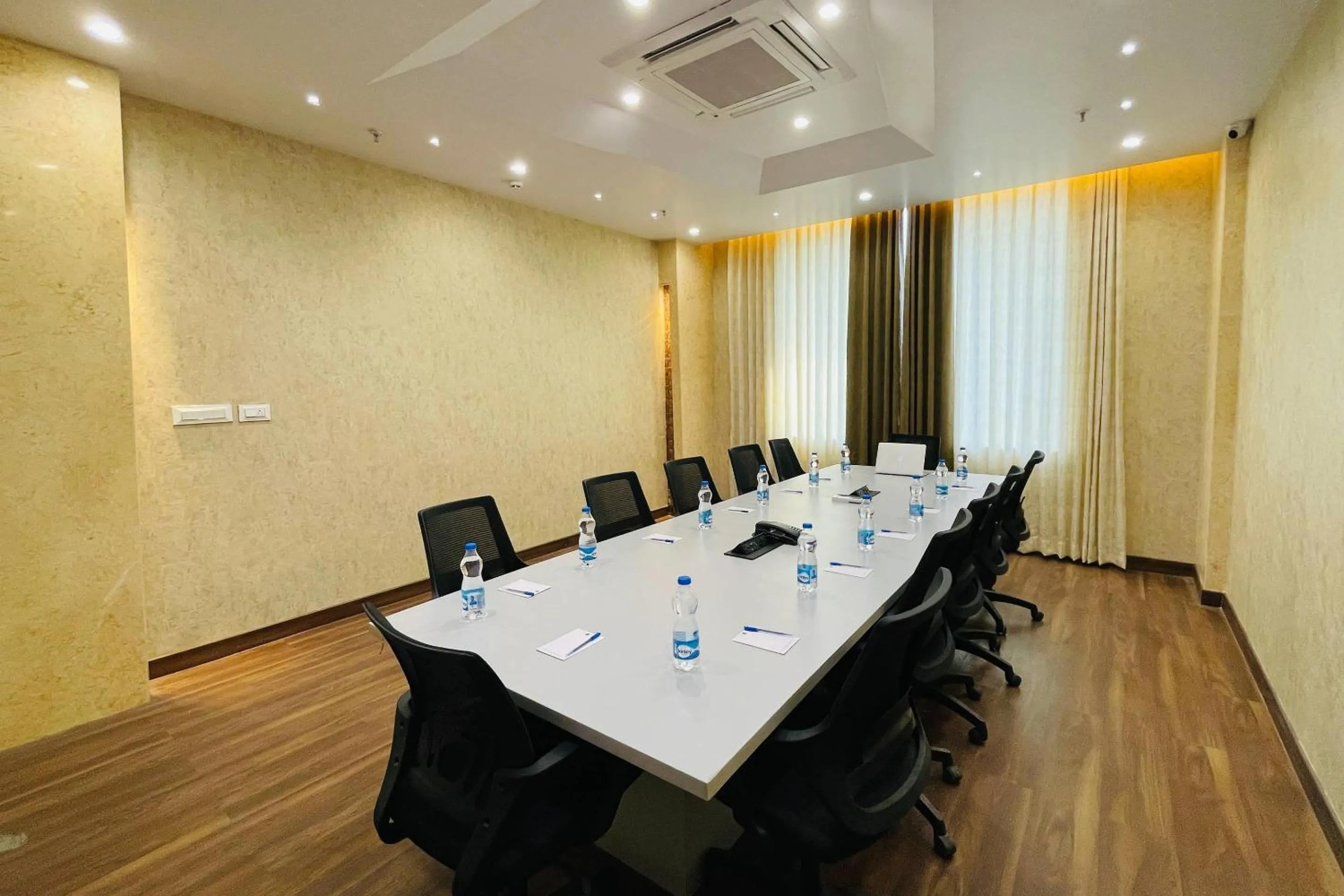 Meeting/conference room in Quality Inn Rockwell Grand, Bangalore