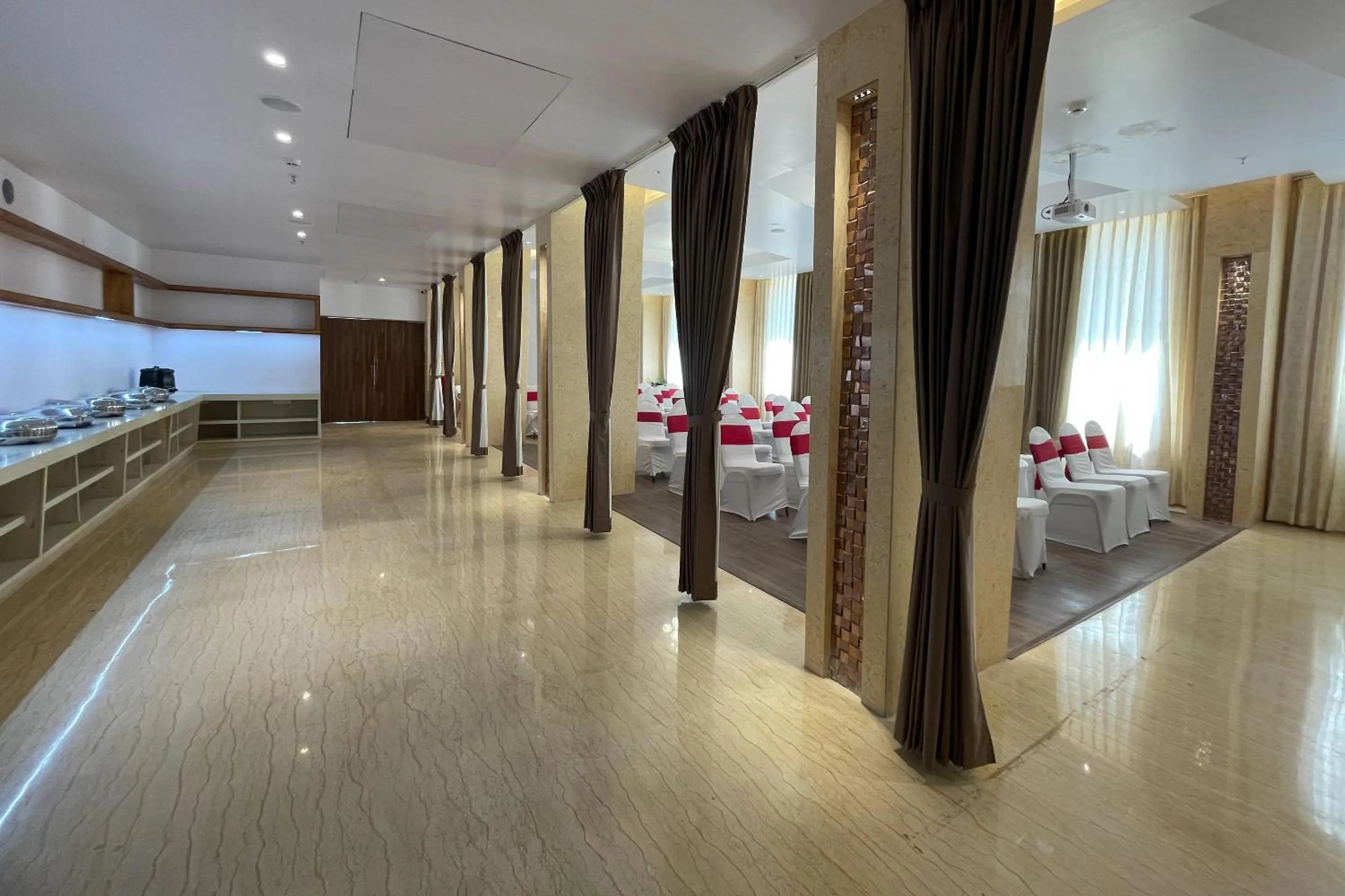 Meeting/conference room, Bed in Quality Inn Rockwell Grand, Bangalore