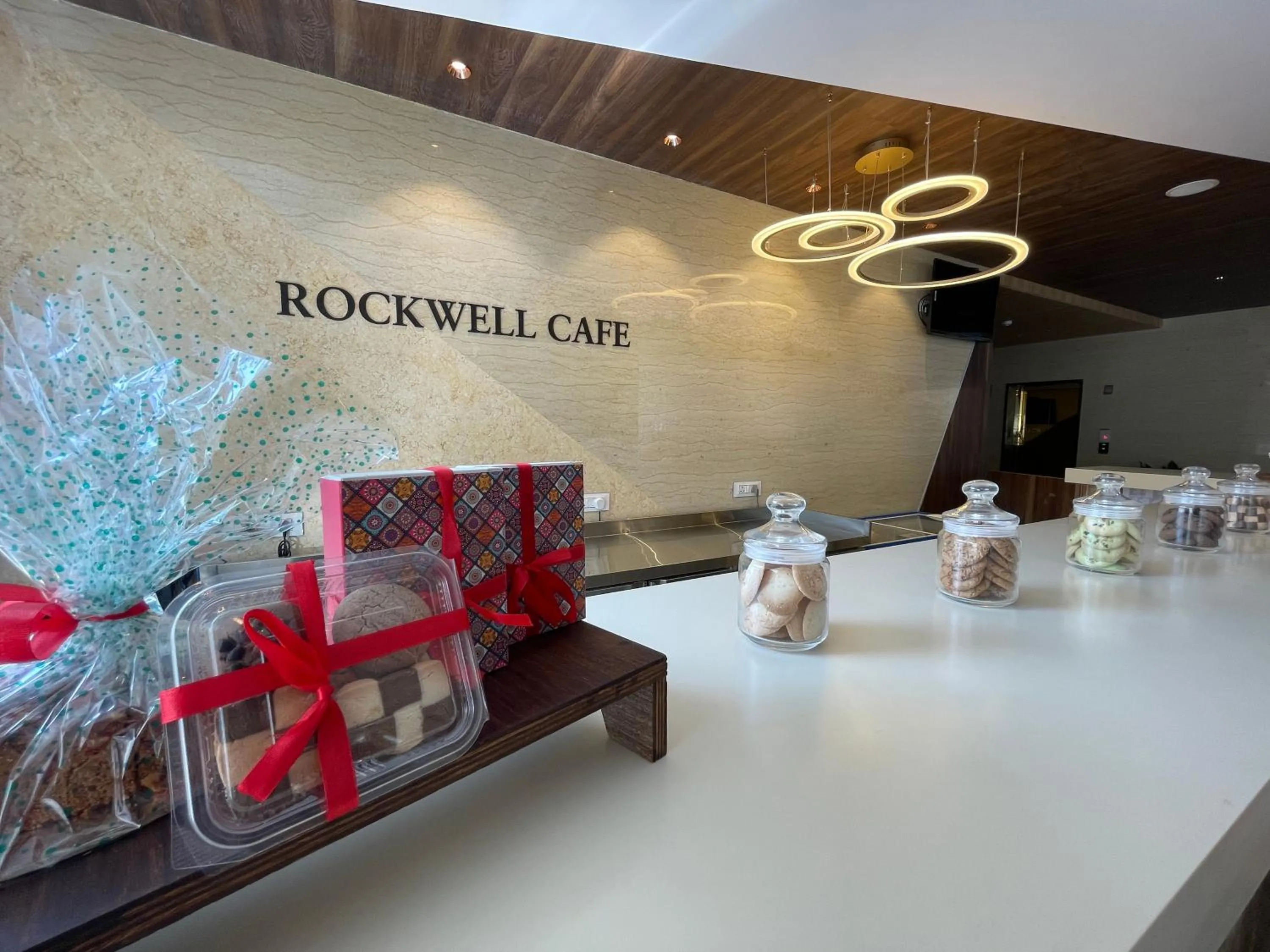 Restaurant/places to eat in Quality Inn Rockwell Grand, Bangalore