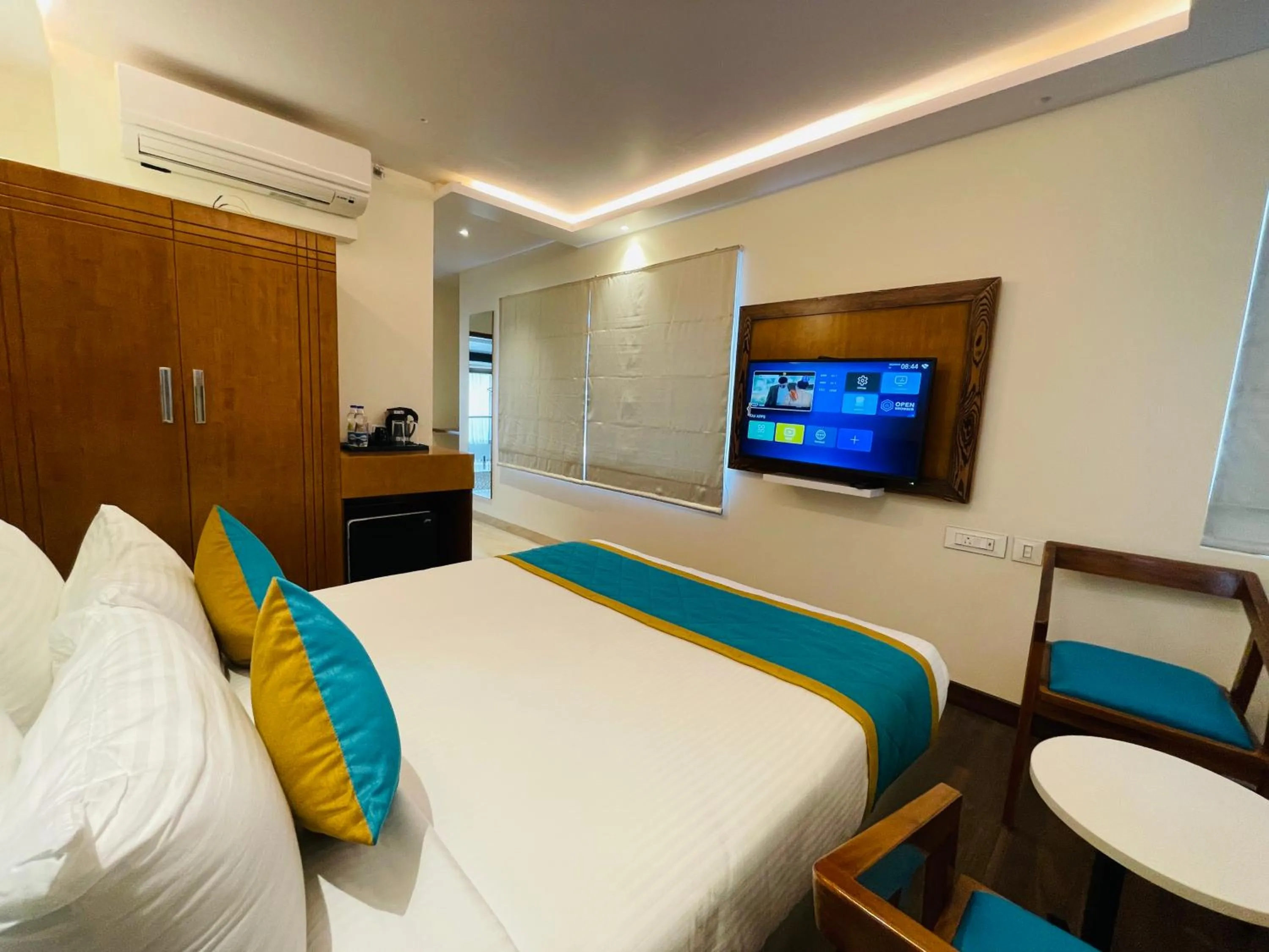 Photo of the whole room, Bed in Quality Inn Rockwell Grand, Bangalore