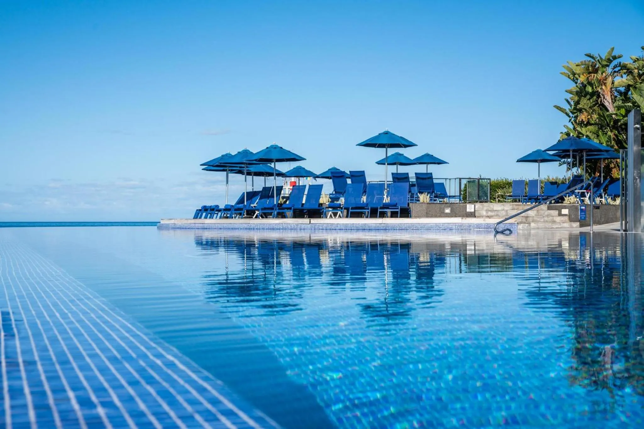 Swimming pool in Marina Suites Gran Canaria