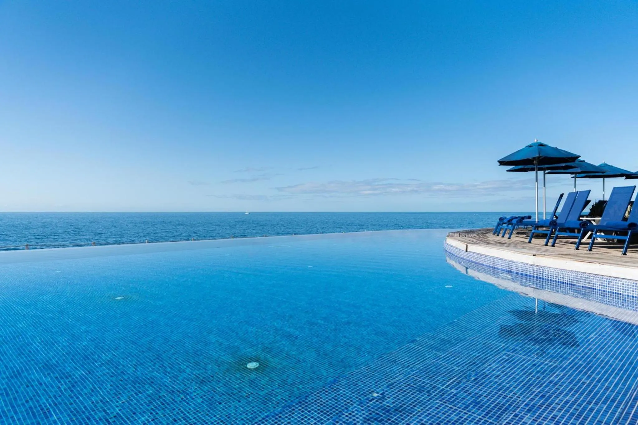 Swimming pool in Marina Suites Gran Canaria