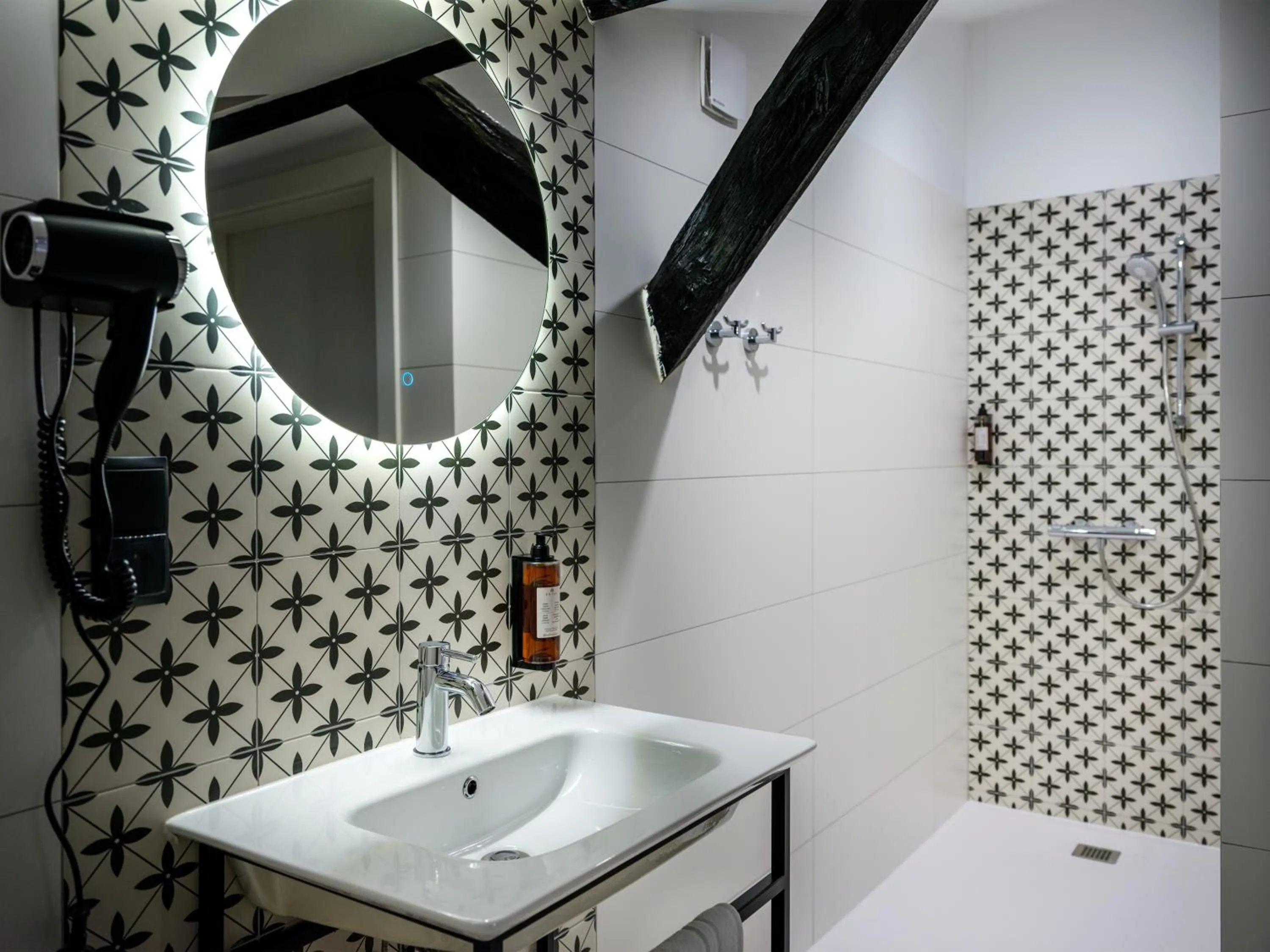 Shower in Old Market Residence