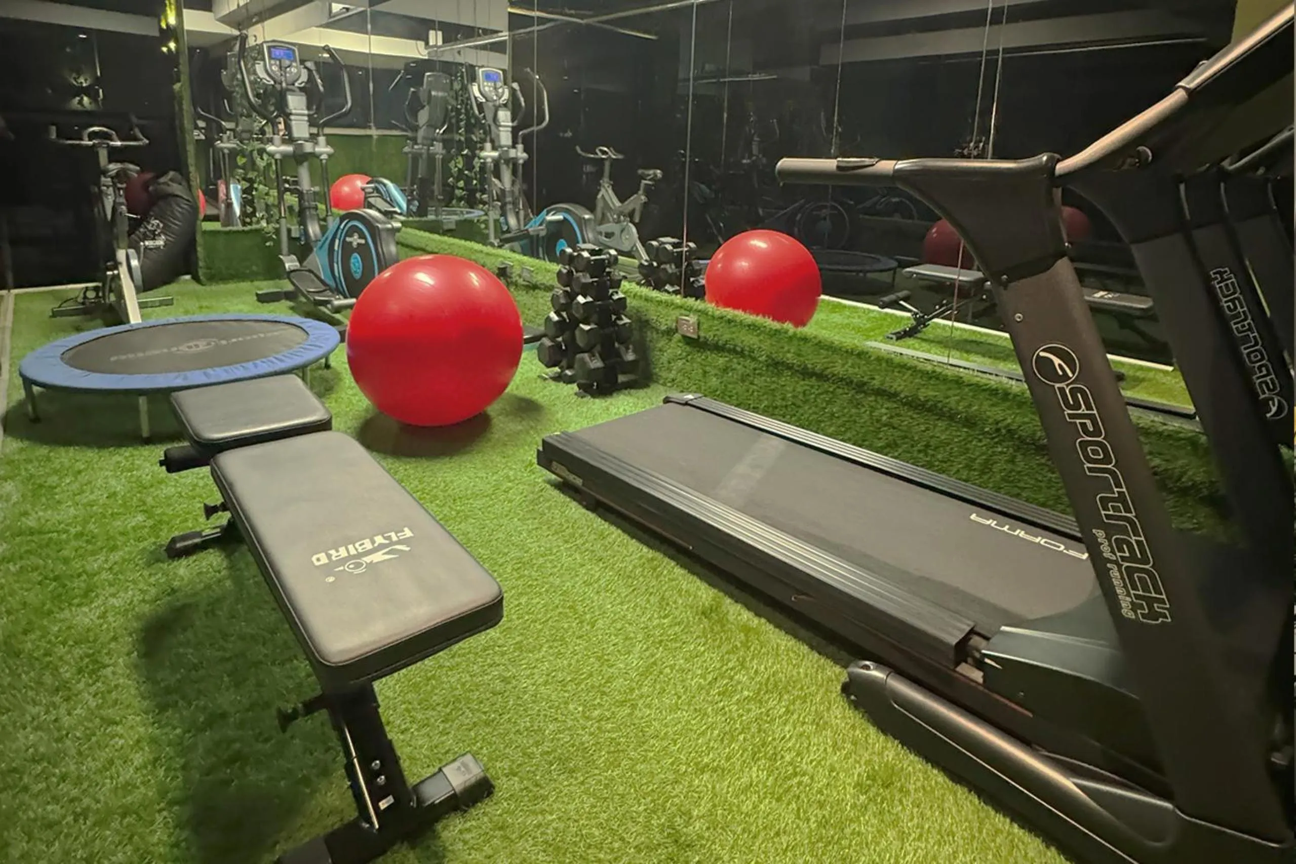 Fitness centre/facilities in 4 Sur Hotel