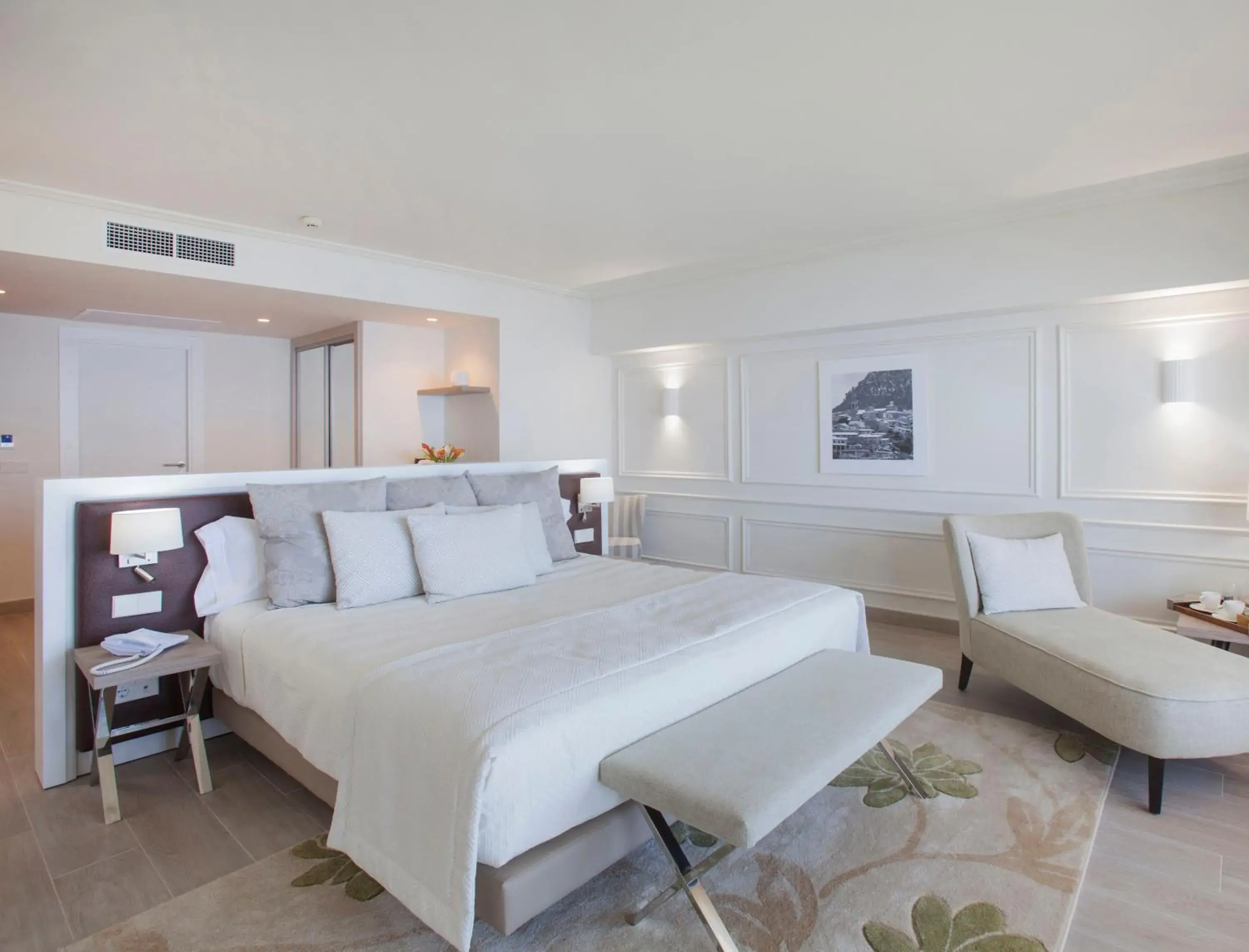 Photo of the whole room, Bed in Bordoy Continental Valldemossa Photo of the whole room, Bed in Bordoy Continental Valldemossa