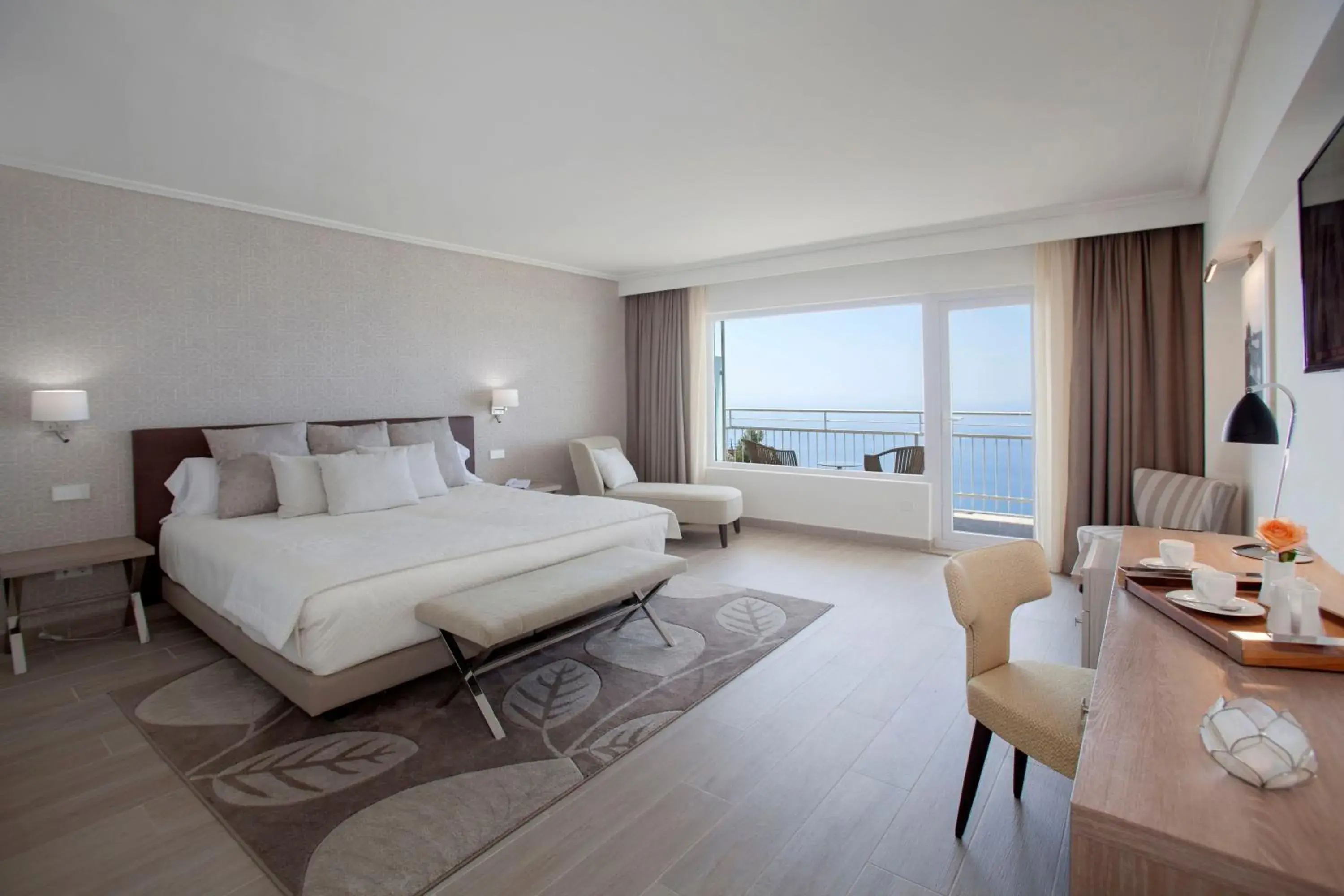 Photo of the whole room, Bed in Bordoy Continental Valldemossa Photo of the whole room, Bed in Bordoy Continental Valldemossa