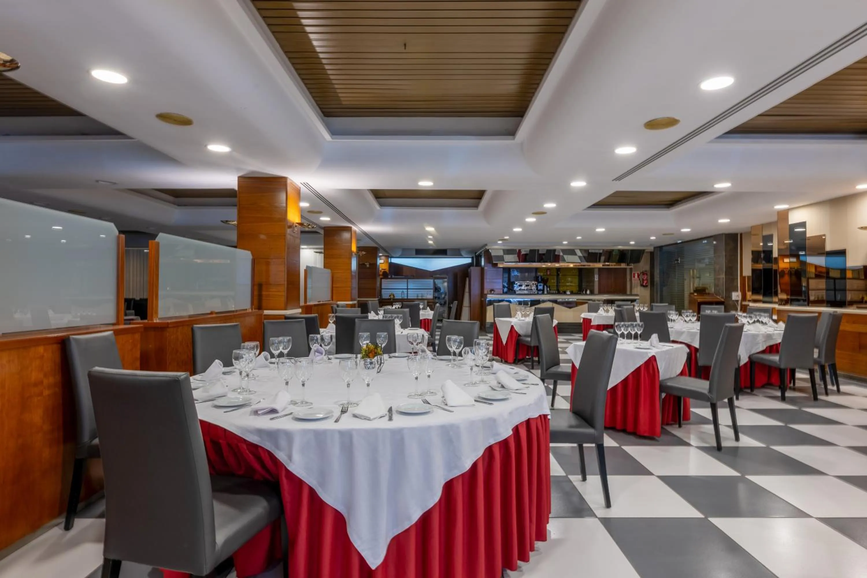 Restaurant/places to eat in Hotel Casanova