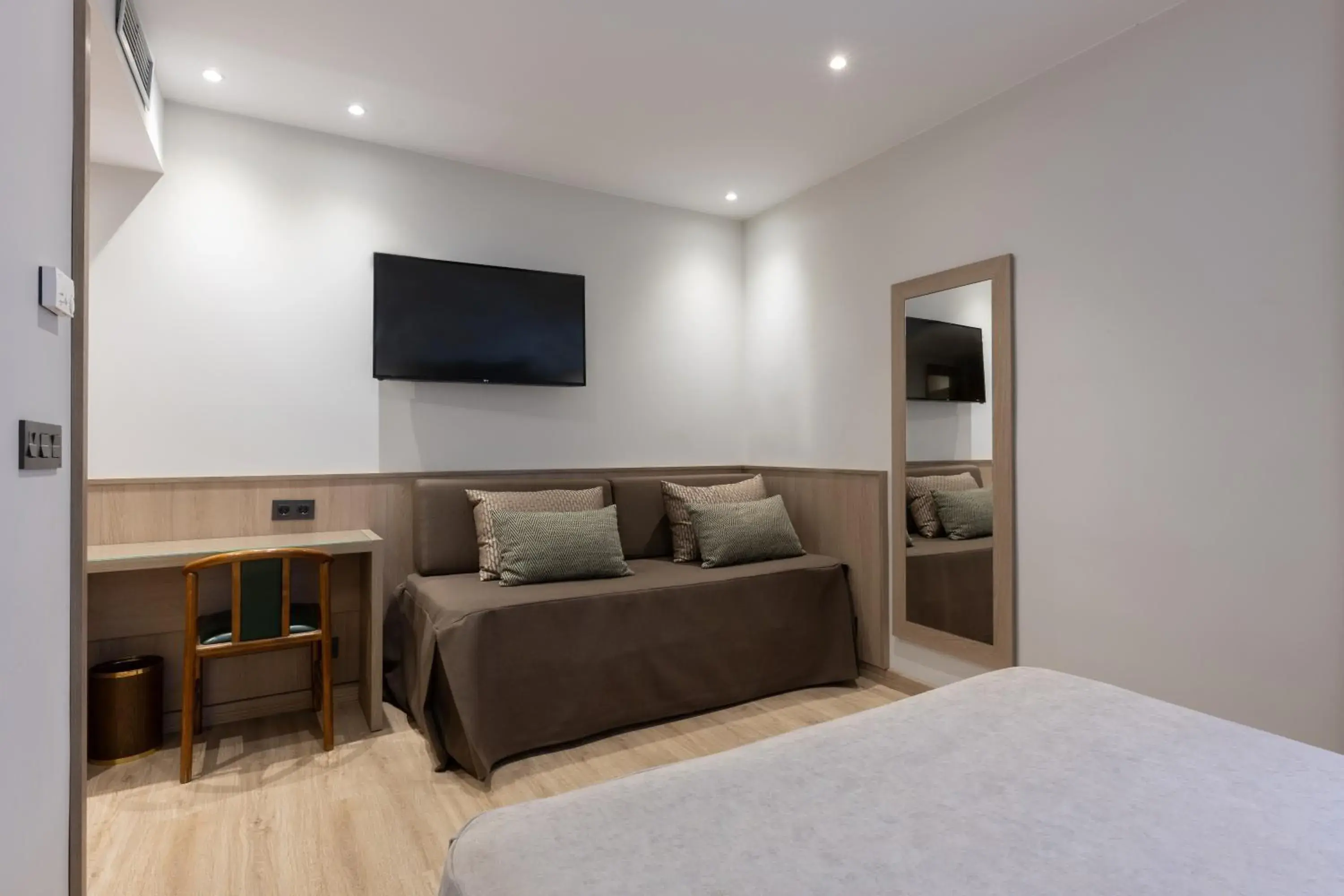 TV and multimedia, Bed in Hotel Casanova TV and multimedia, Bed in Hotel Casanova