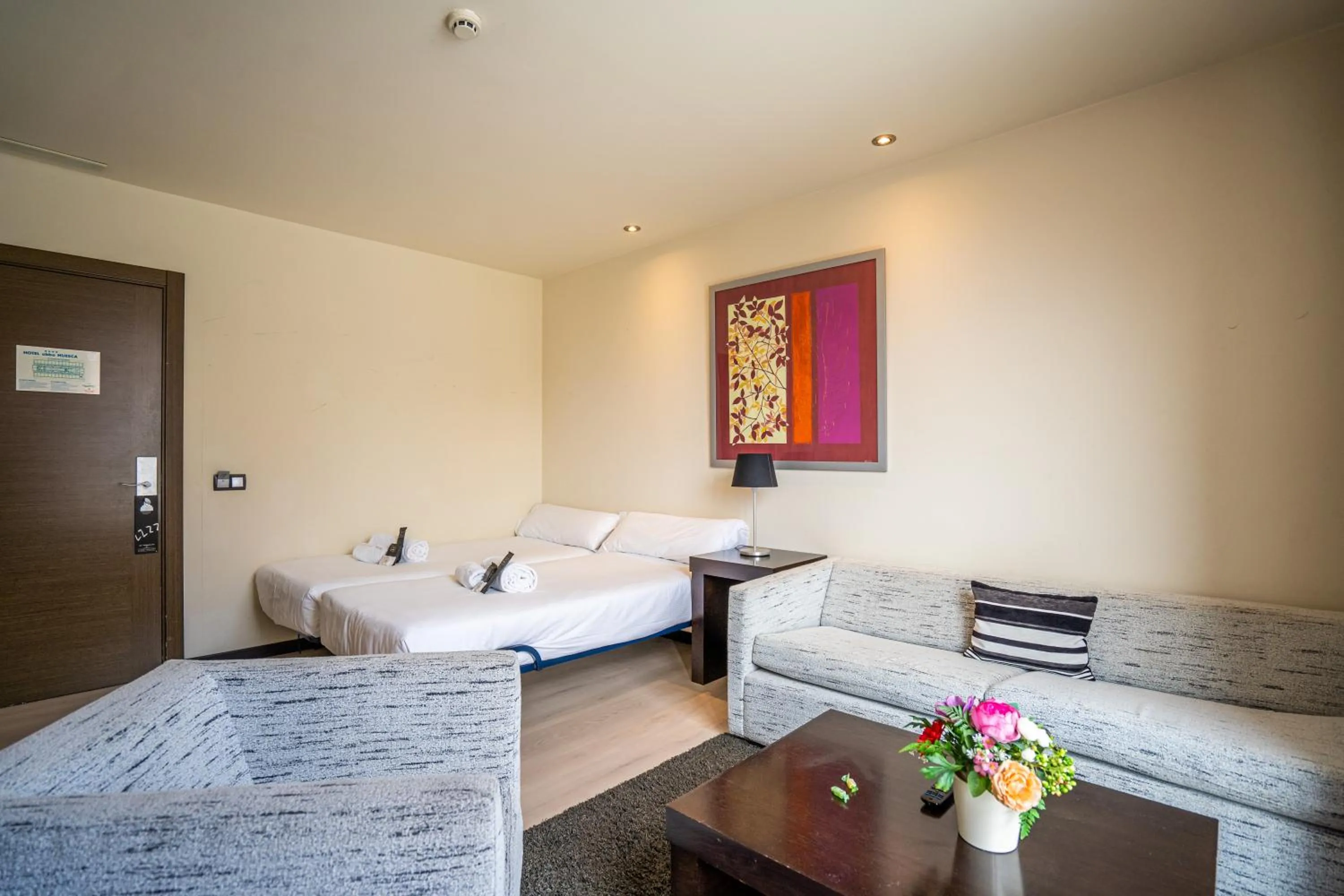 Living room, Bed in Abba Huesca