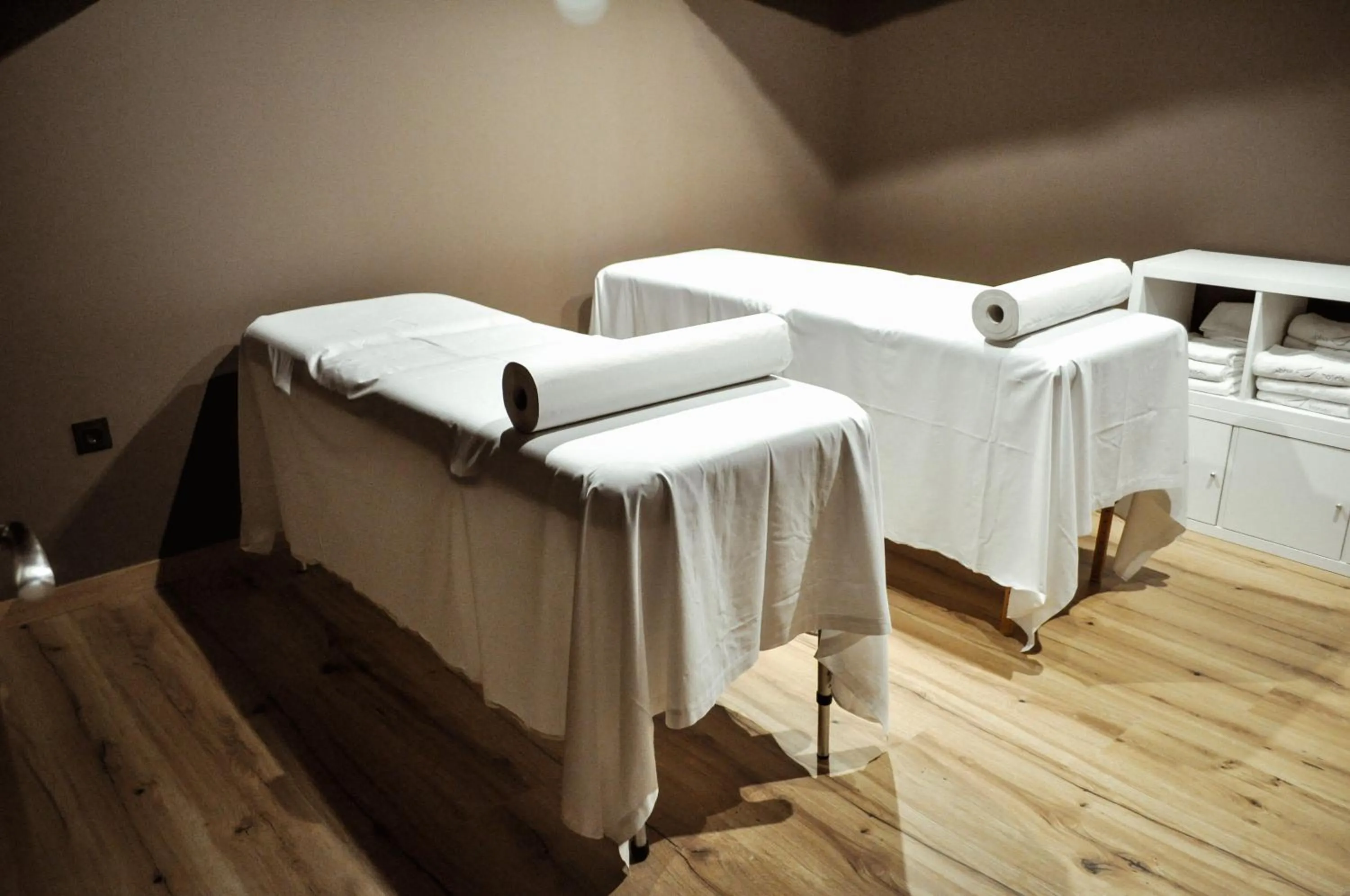 towels, Bed in Abba Huesca