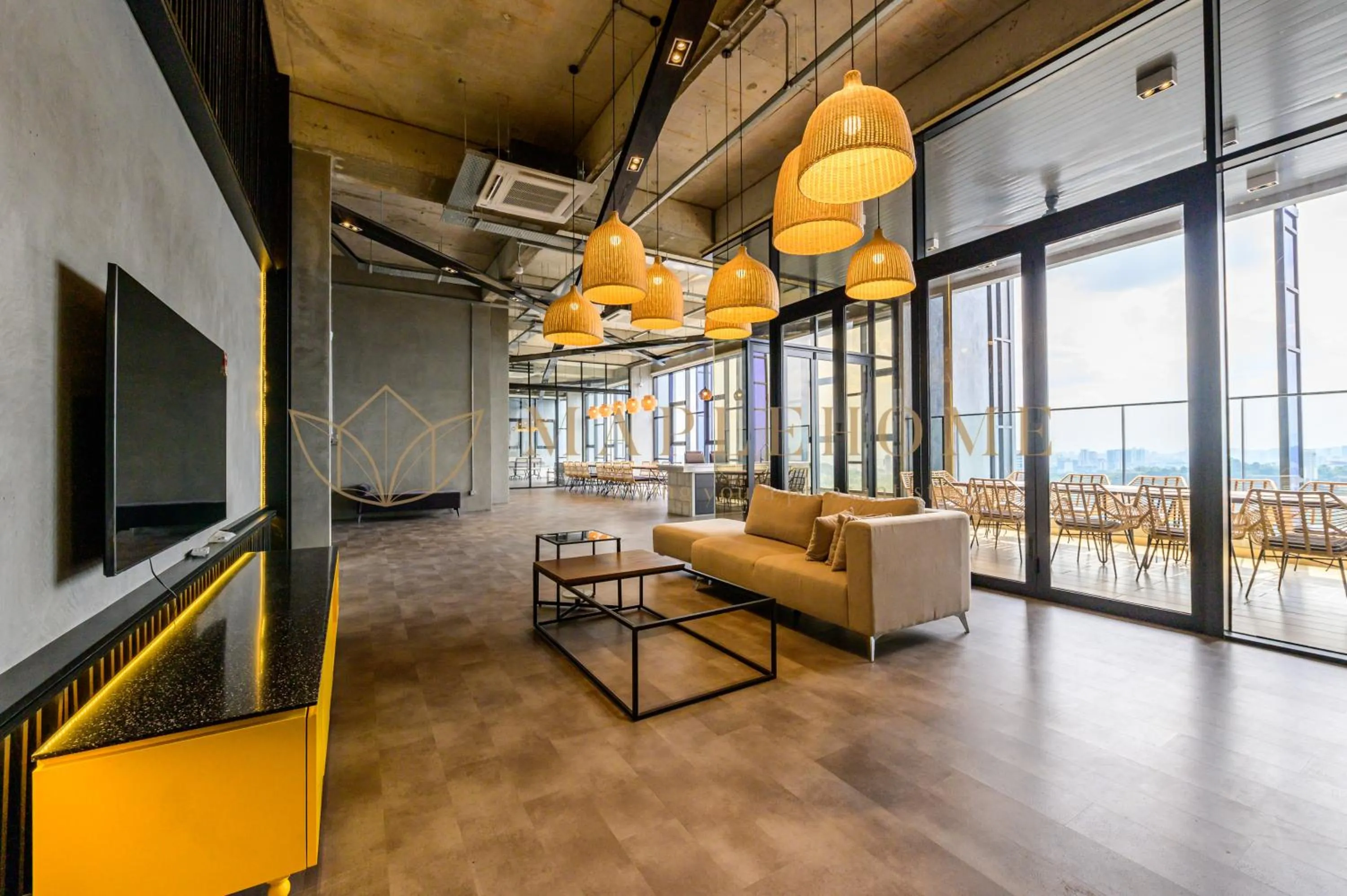 Communal lounge/ TV room in Millerz Square Premier Suites Kuala Lumpur