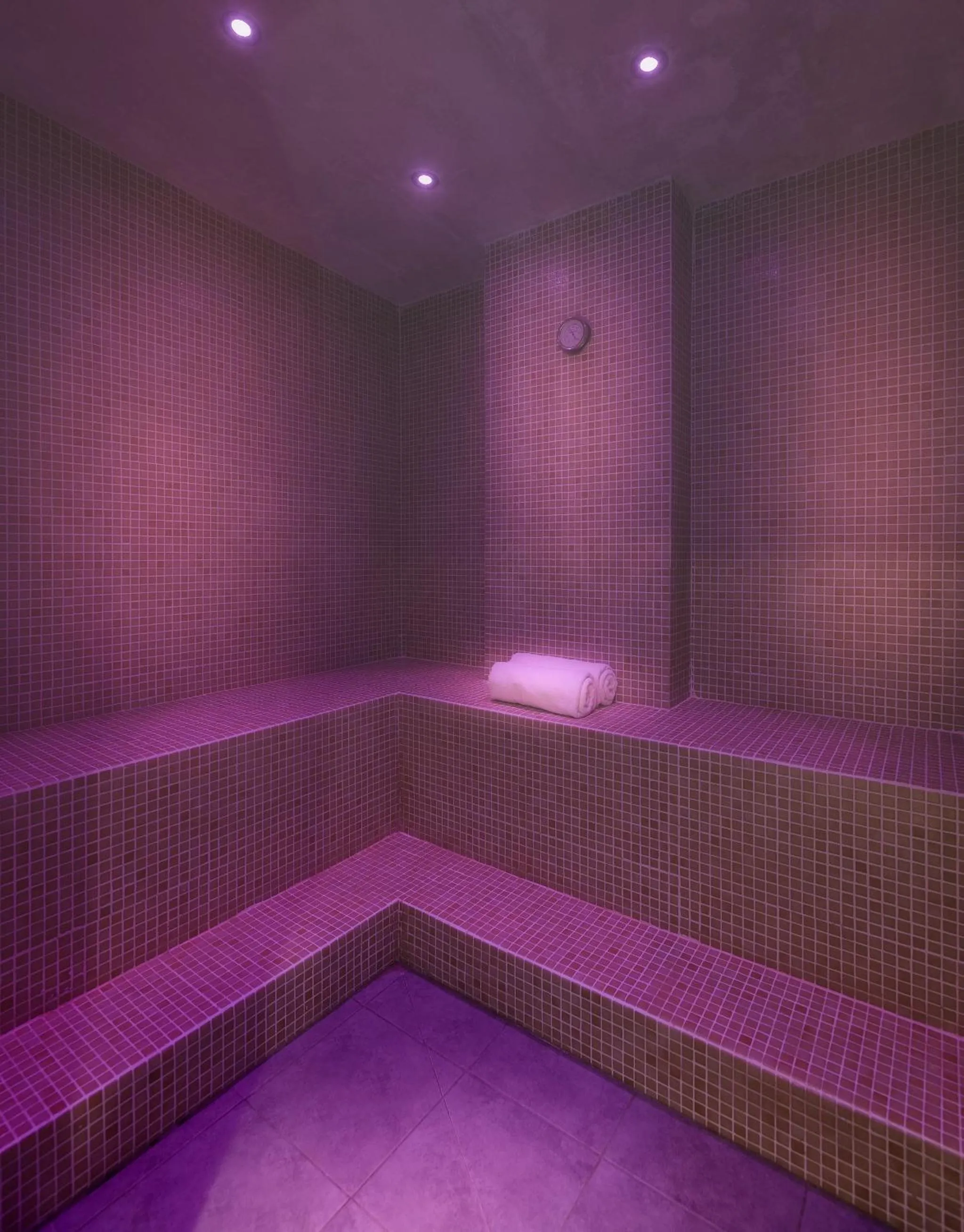 Hot Spring Bath in H10 Casa del Mar