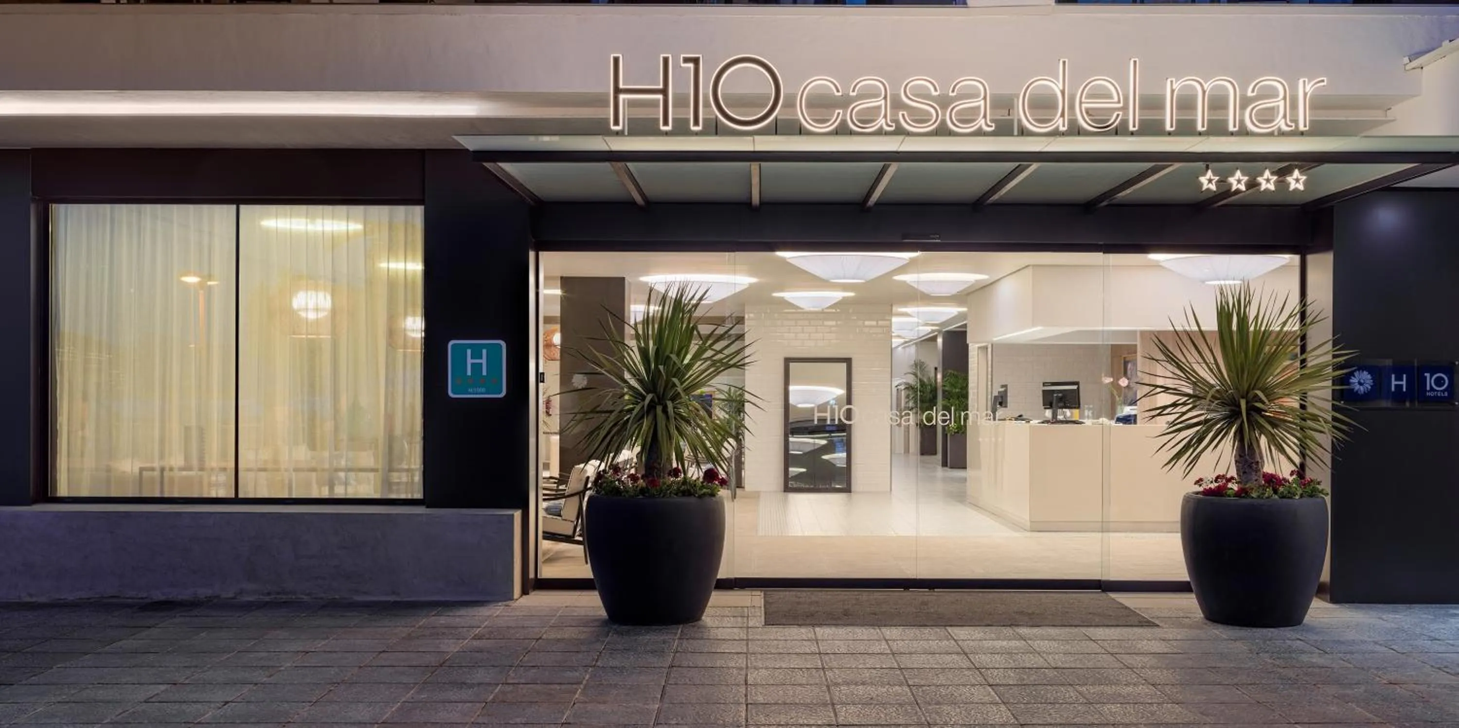 Facade/entrance in H10 Casa del Mar