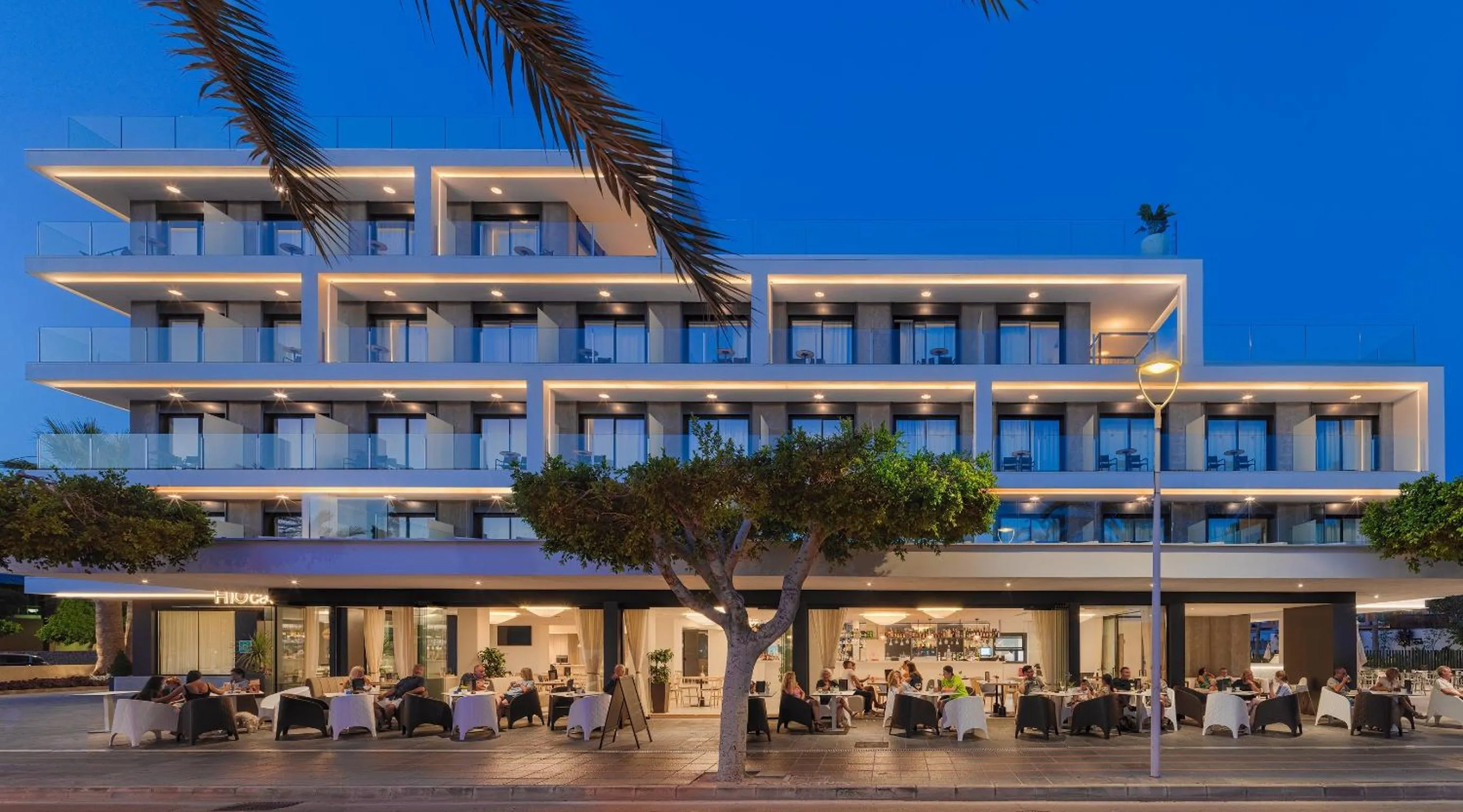 Facade/entrance in H10 Casa del Mar