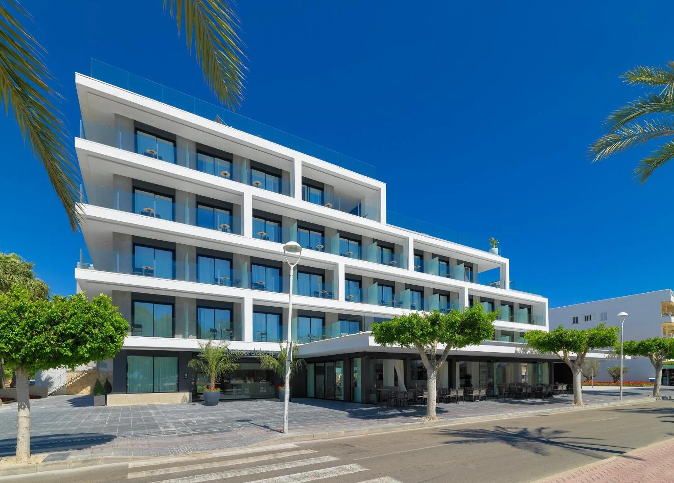 Facade/entrance in H10 Casa del Mar