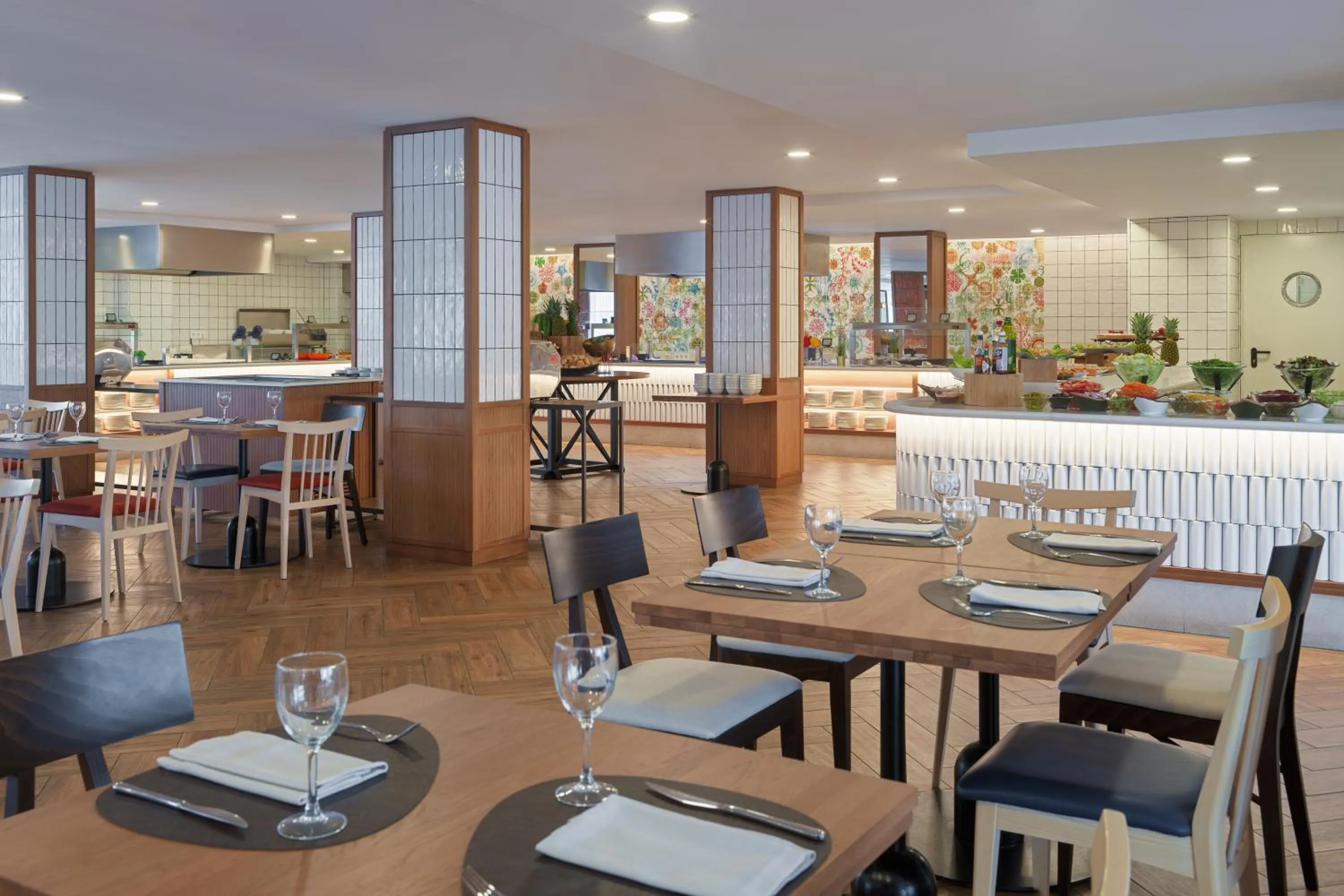 Restaurant/places to eat in H10 Casa del Mar