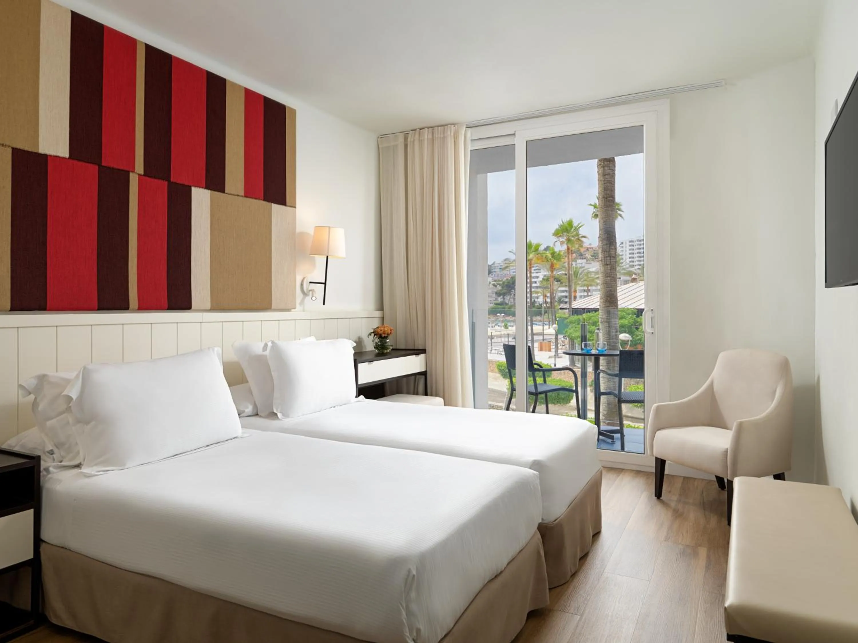 Bedroom, Bed in H10 Casa del Mar