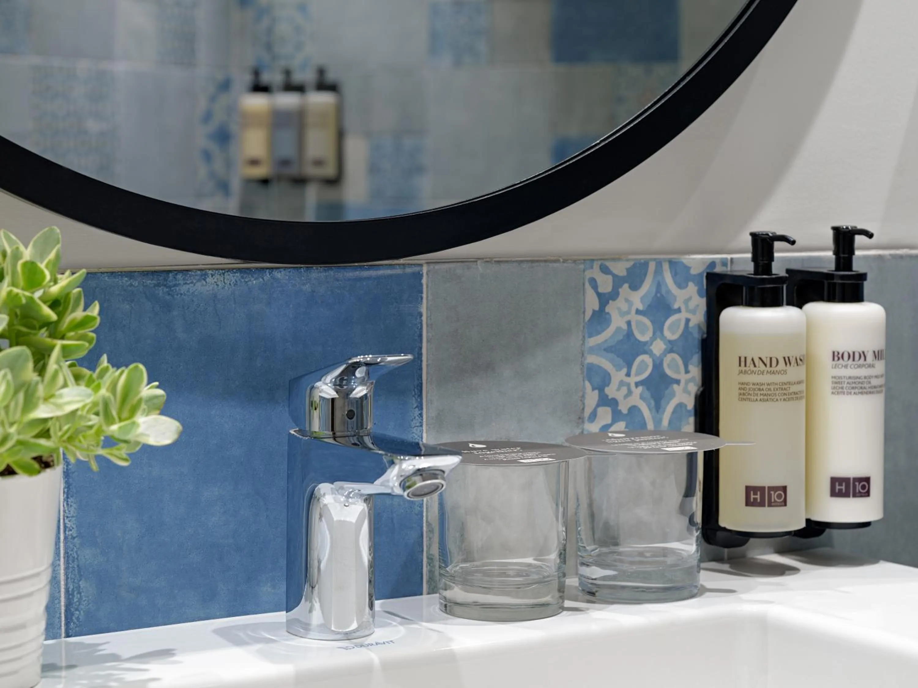 Bathroom in H10 Casa del Mar