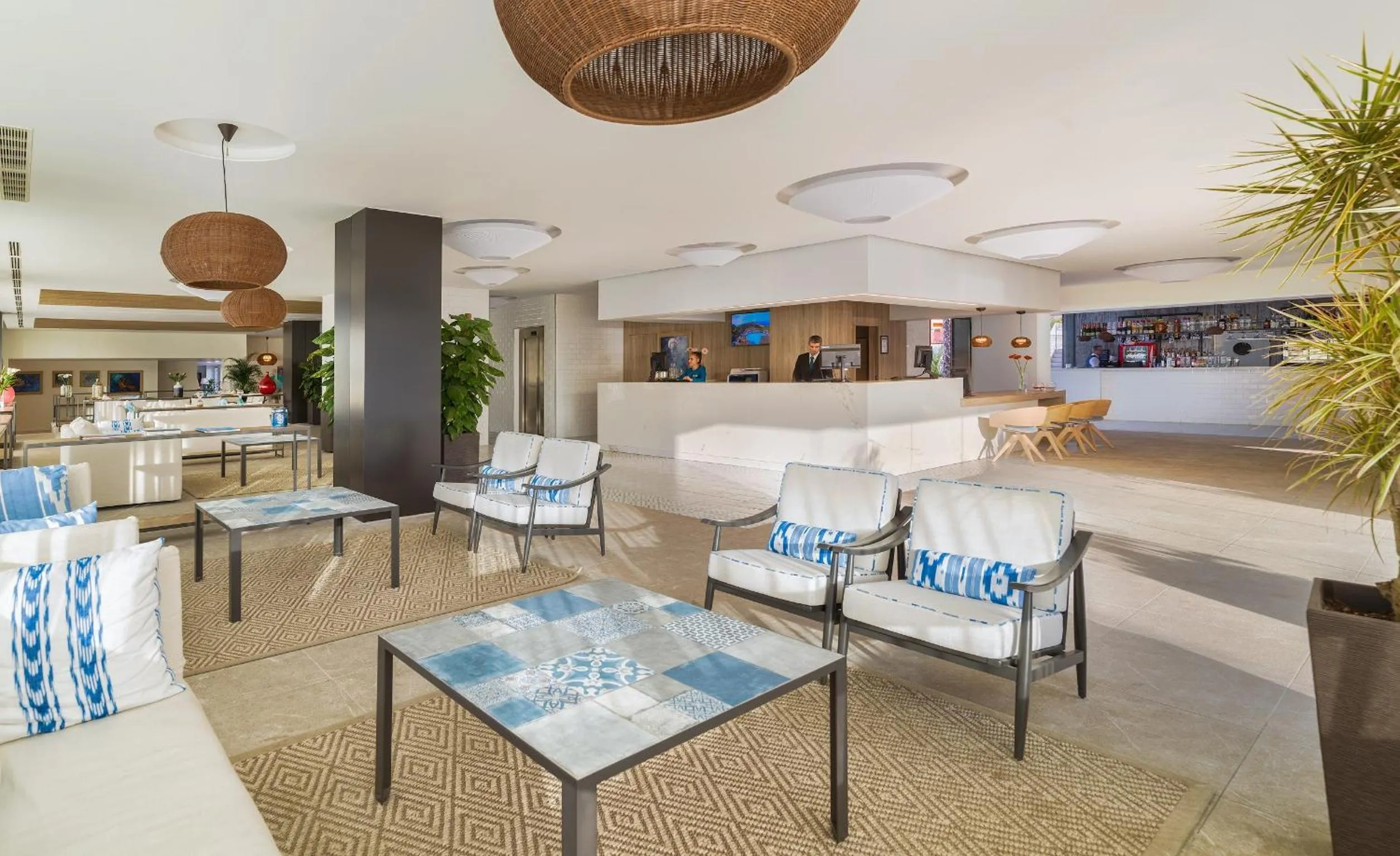 Lobby or reception in H10 Casa del Mar