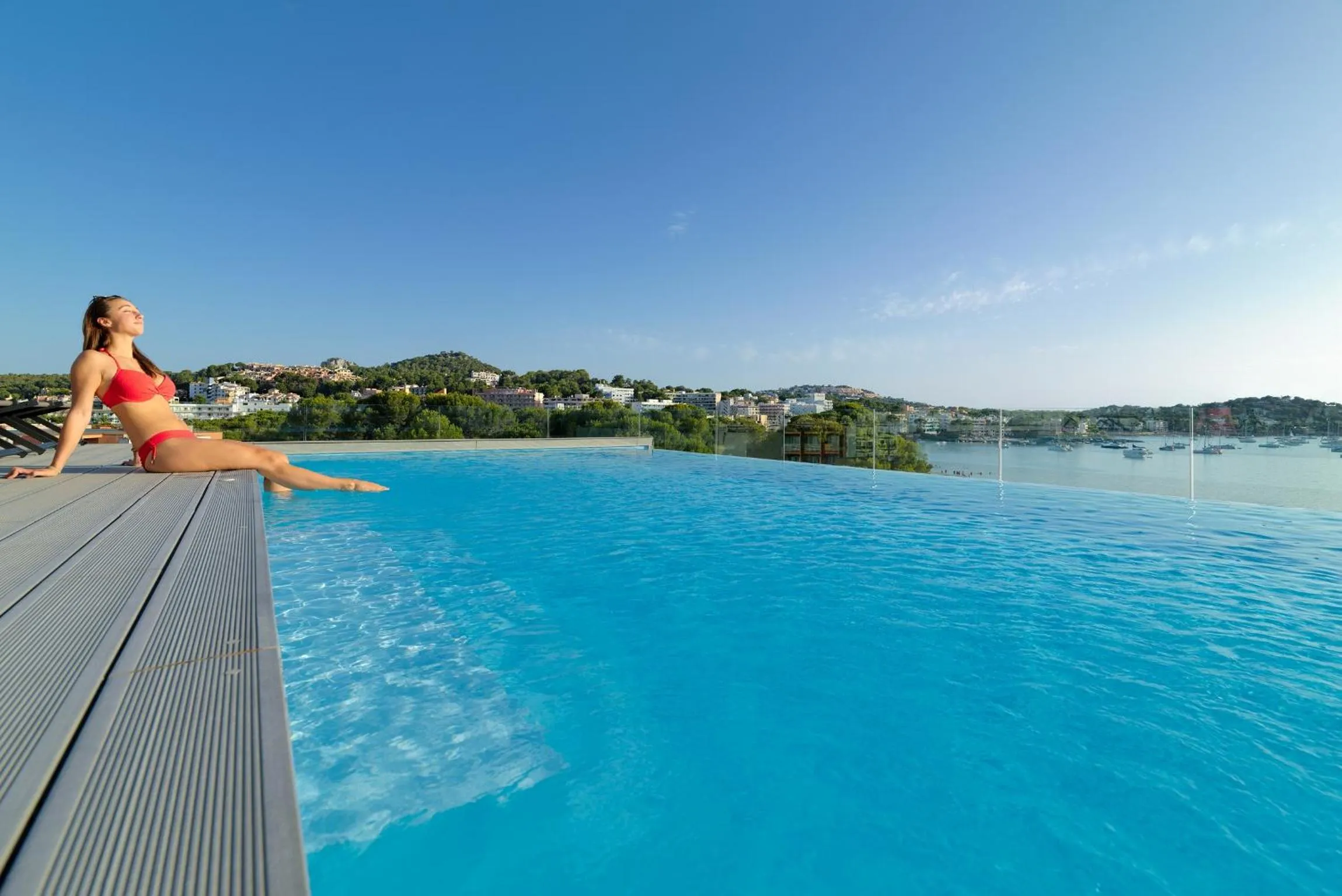Swimming pool in H10 Casa del Mar