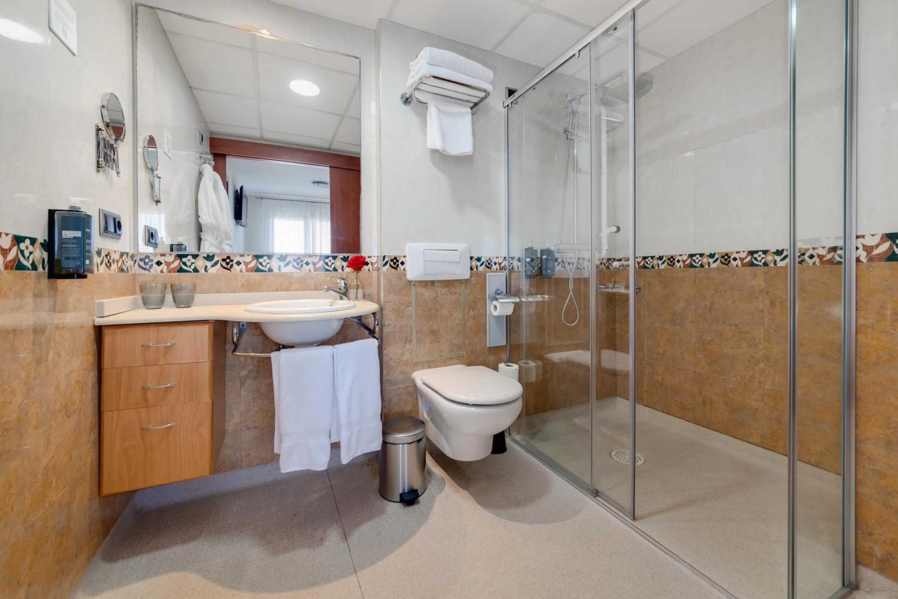 Bathroom in Daniya Denia Spa & Business 4*