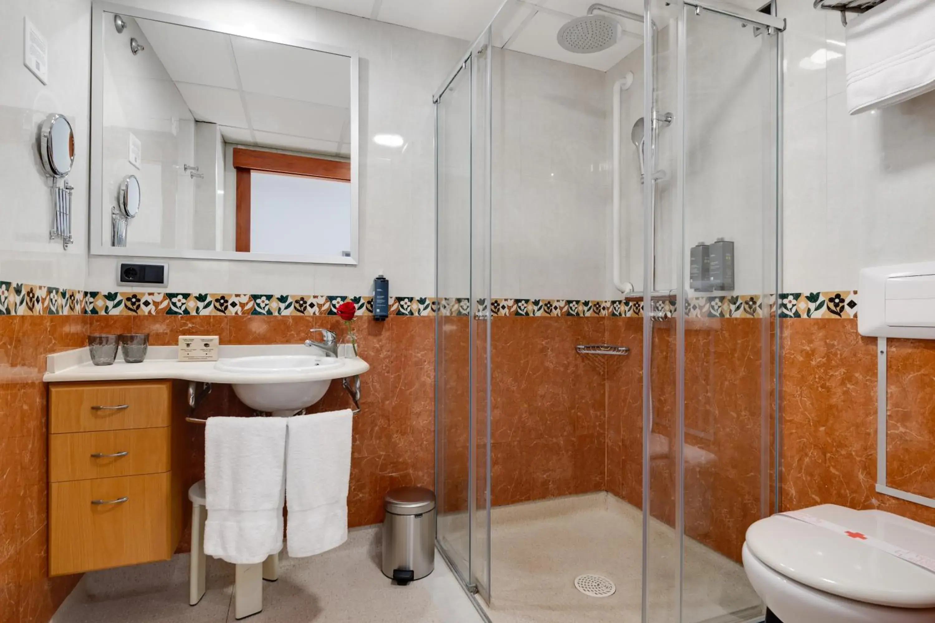 Bathroom in Daniya Denia Spa & Business 4* Bathroom in Daniya Denia Spa & Business 4*