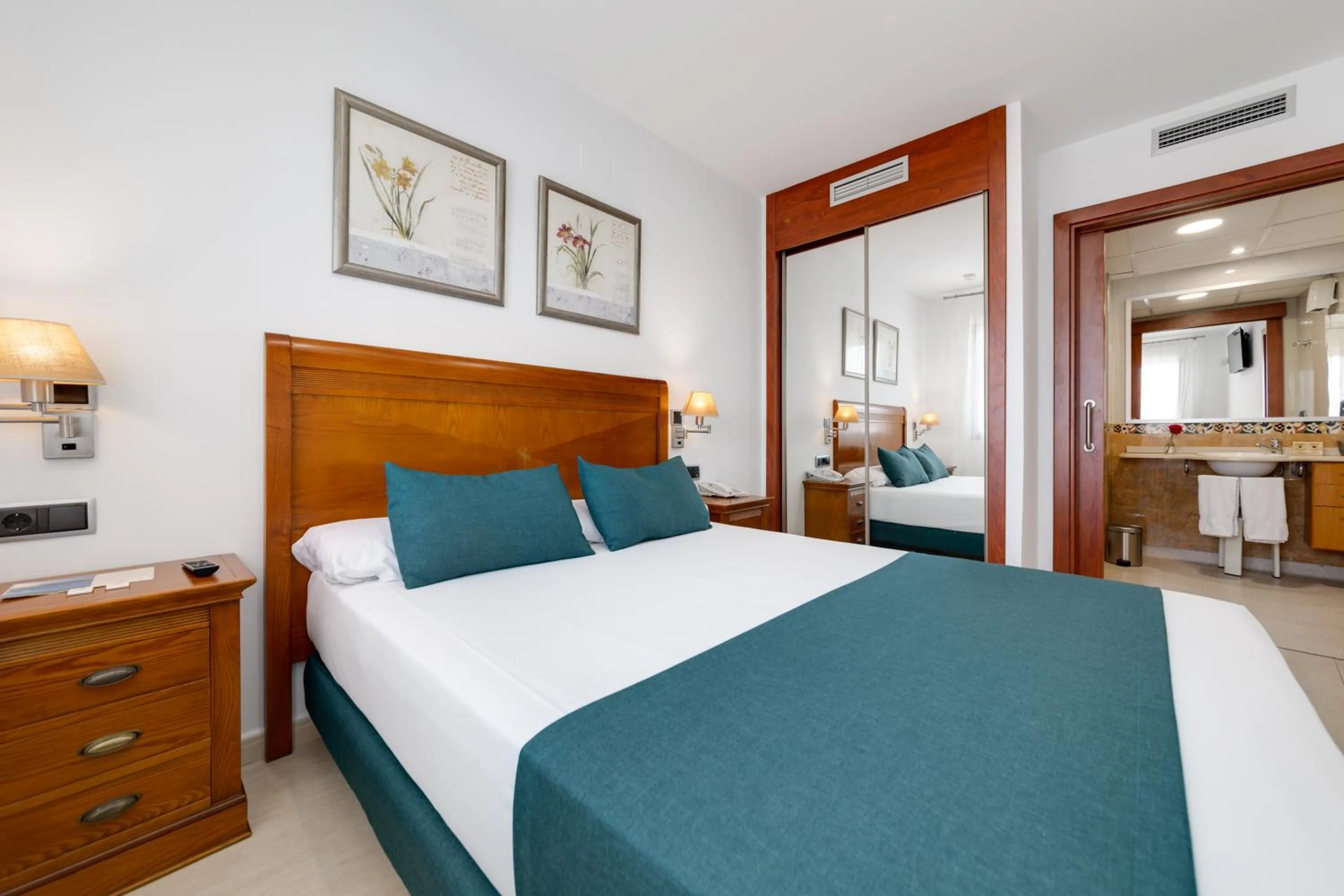 Bedroom, Bed in Daniya Denia Spa & Business 4*