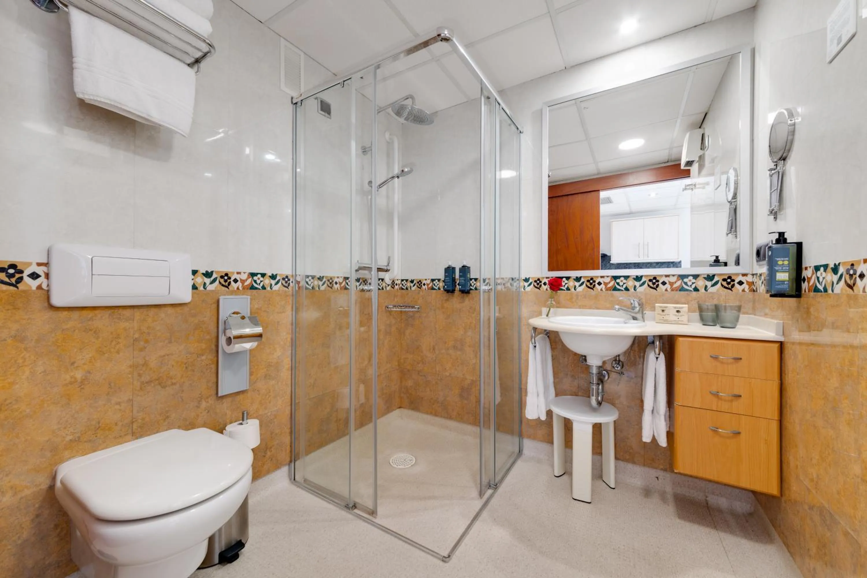 Bathroom in Daniya Denia Spa & Business 4*
