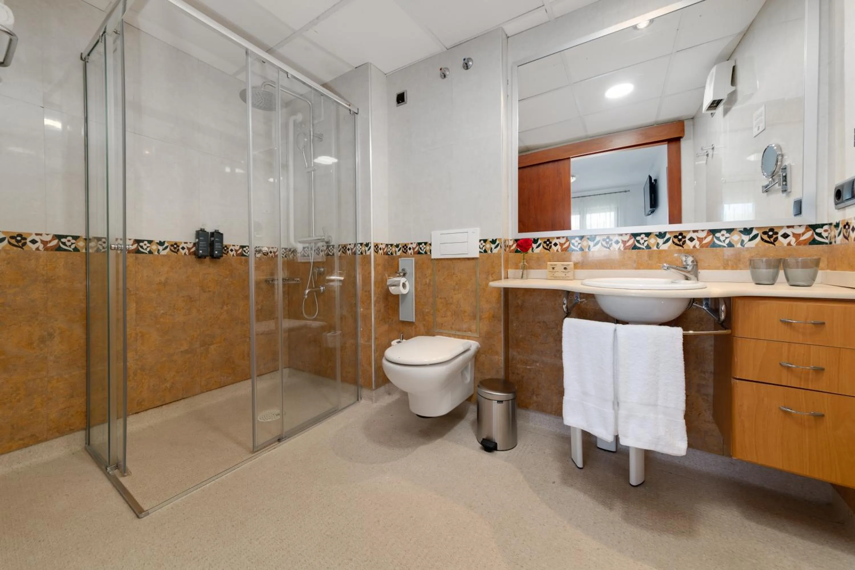 Bathroom in Daniya Denia Spa & Business 4*