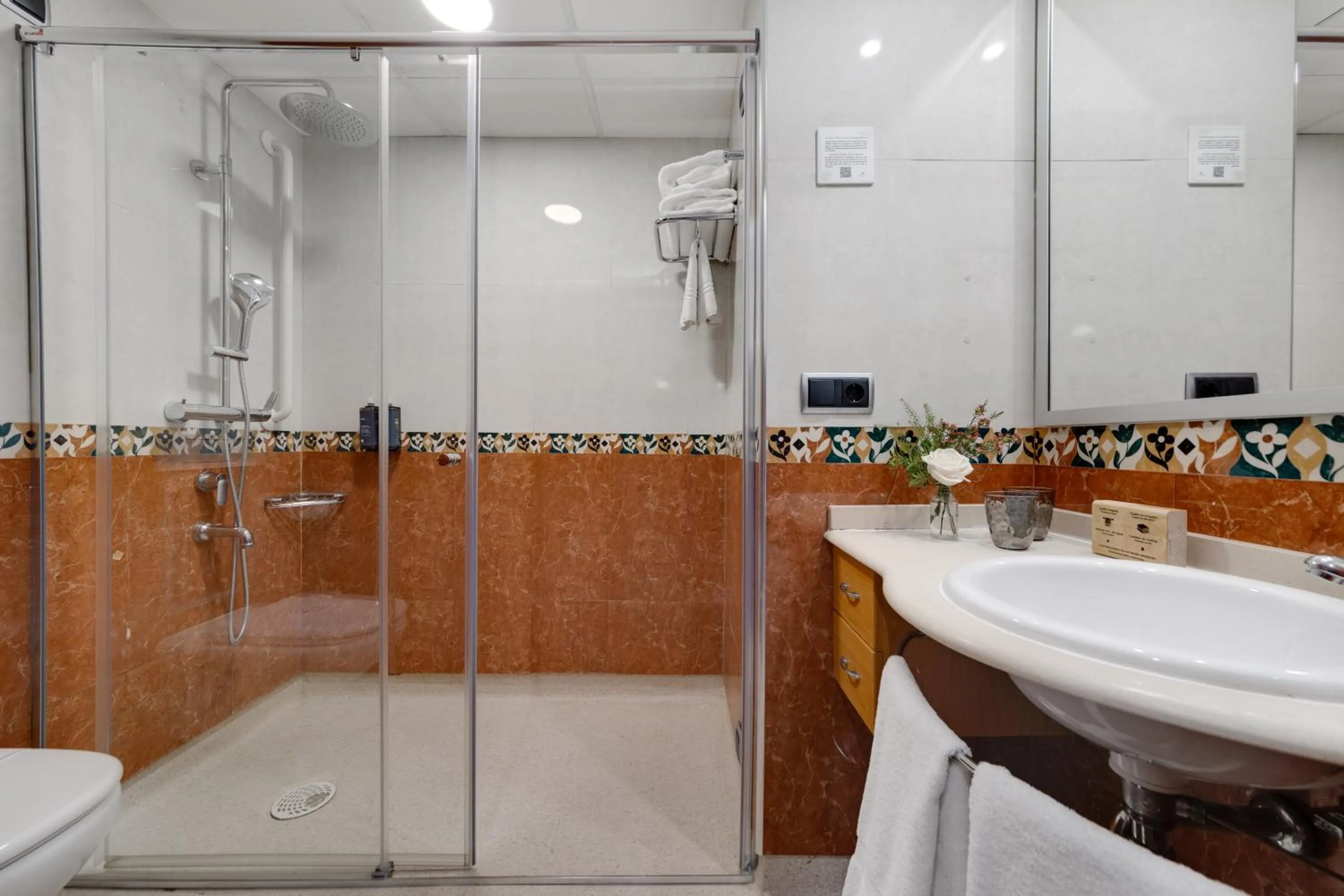 Shower in Daniya Denia Spa & Business 4*
