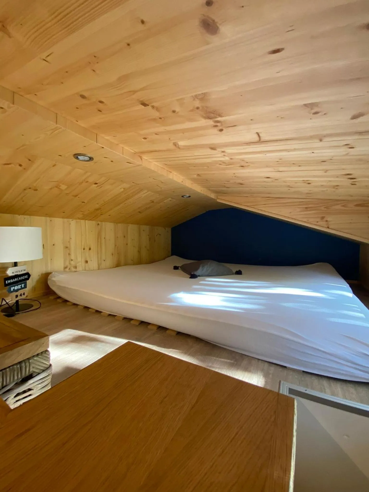 Bed in Tiny House Möhne im PIER9 Tiny House Hotel