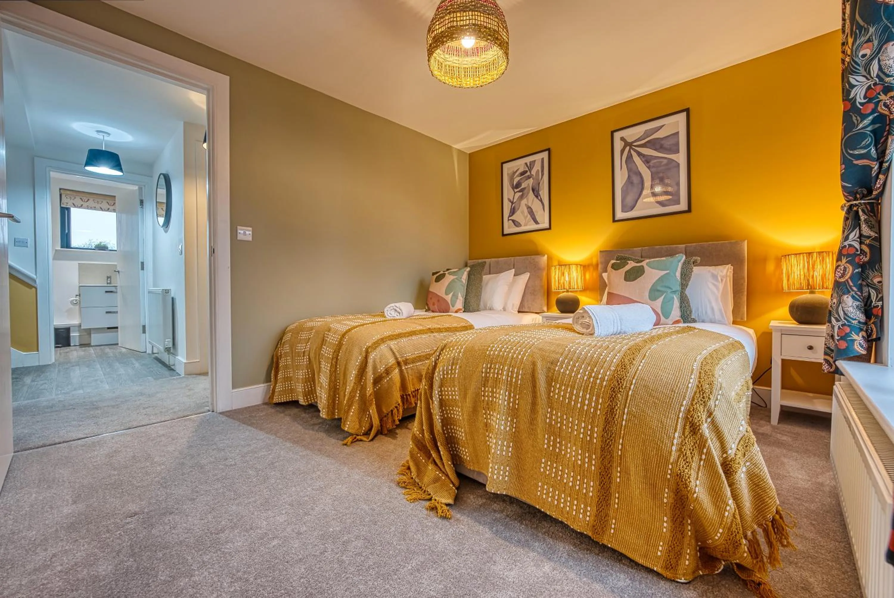 Bed in Ashcroft Loft by Home Stays Management - Stunning 3 Bedroom, 2 bathrooms, Charming central apartment featuring a balcony