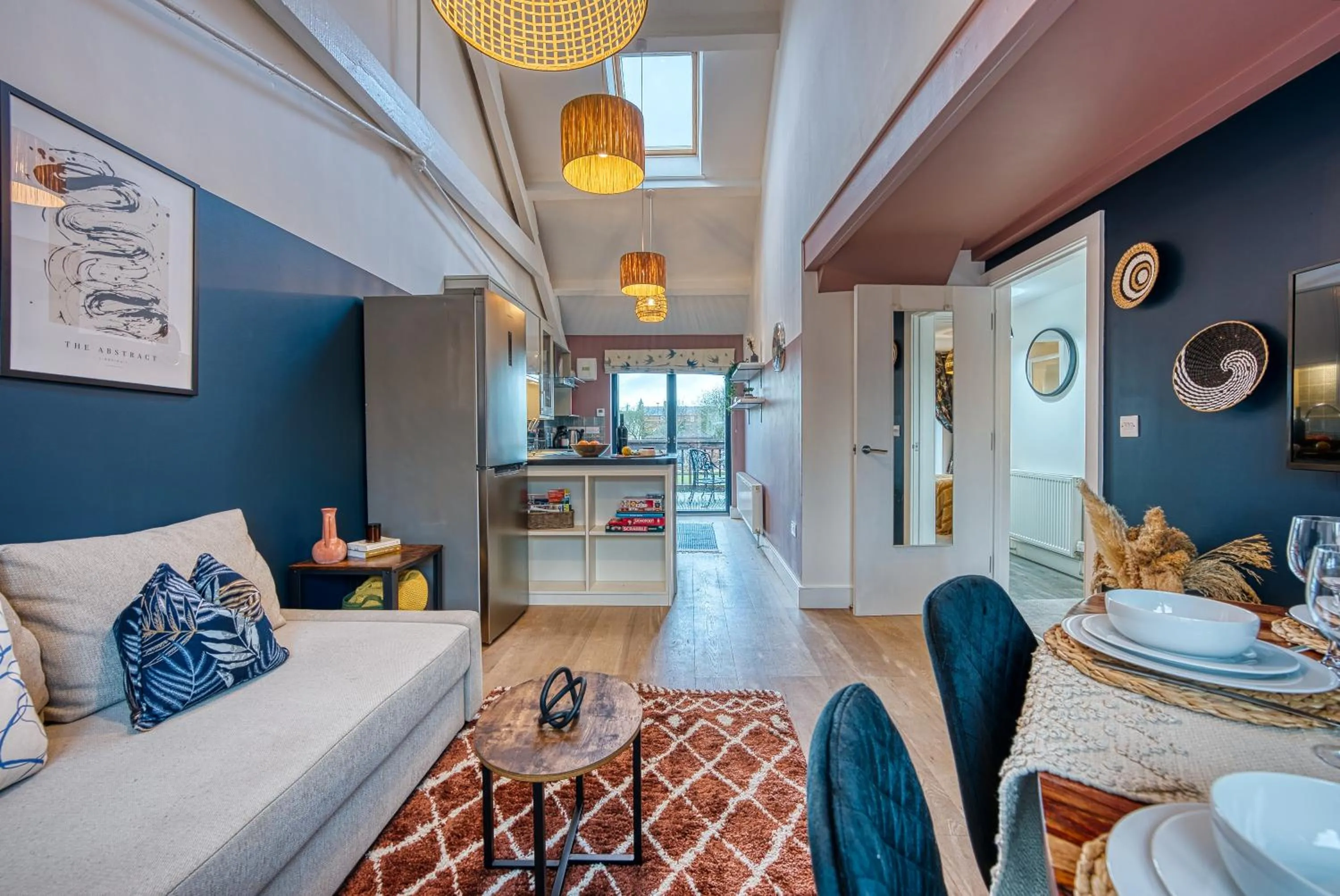 Kitchen or kitchenette in Ashcroft Loft by Home Stays Management - Stunning 3 Bedroom, 2 bathrooms, Charming central apartment featuring a balcony