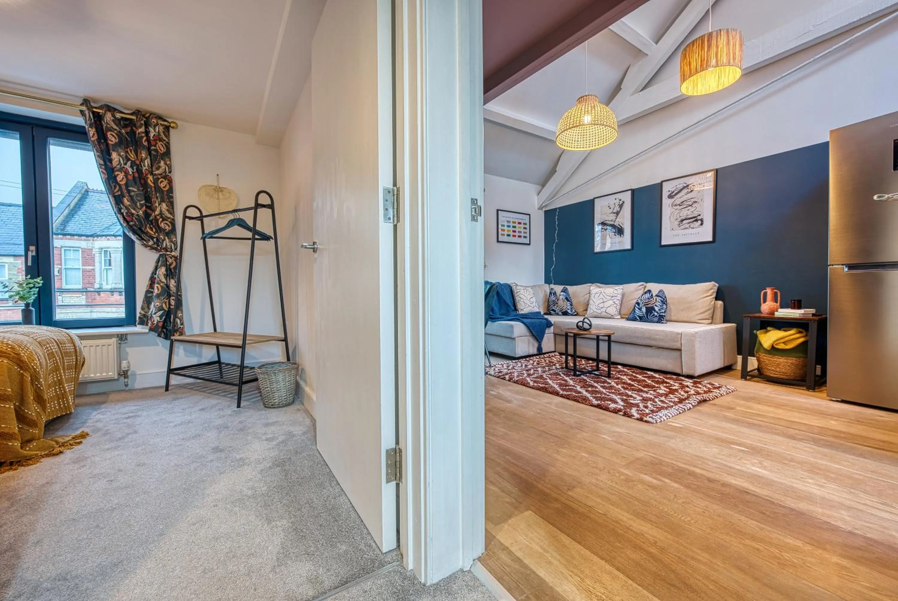 Living room in Ashcroft Loft by Home Stays Management - Stunning 3 Bedroom, 2 bathrooms, Charming central apartment featuring a balcony