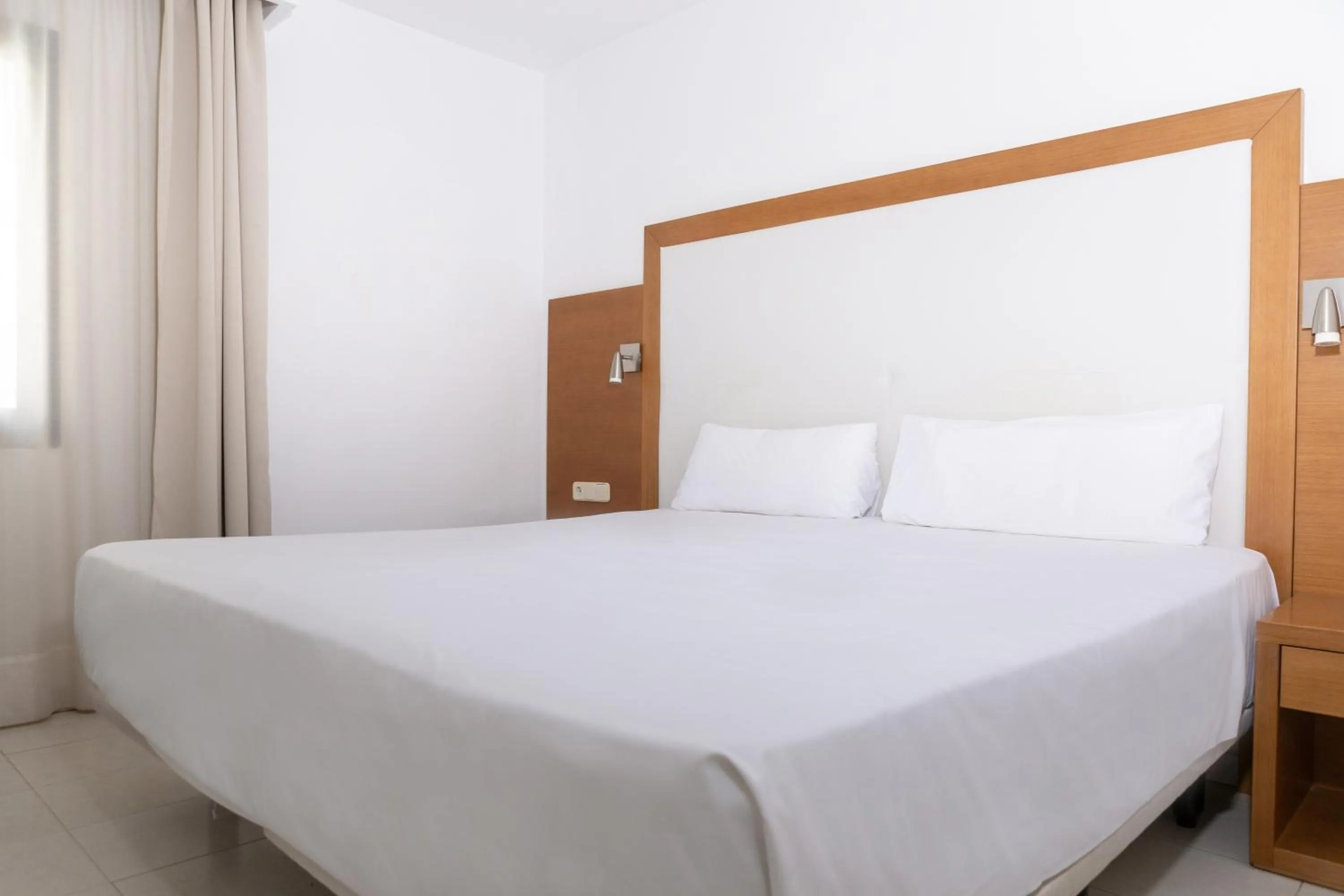 Bed in Apartamentos Hesperia Bristol Playa