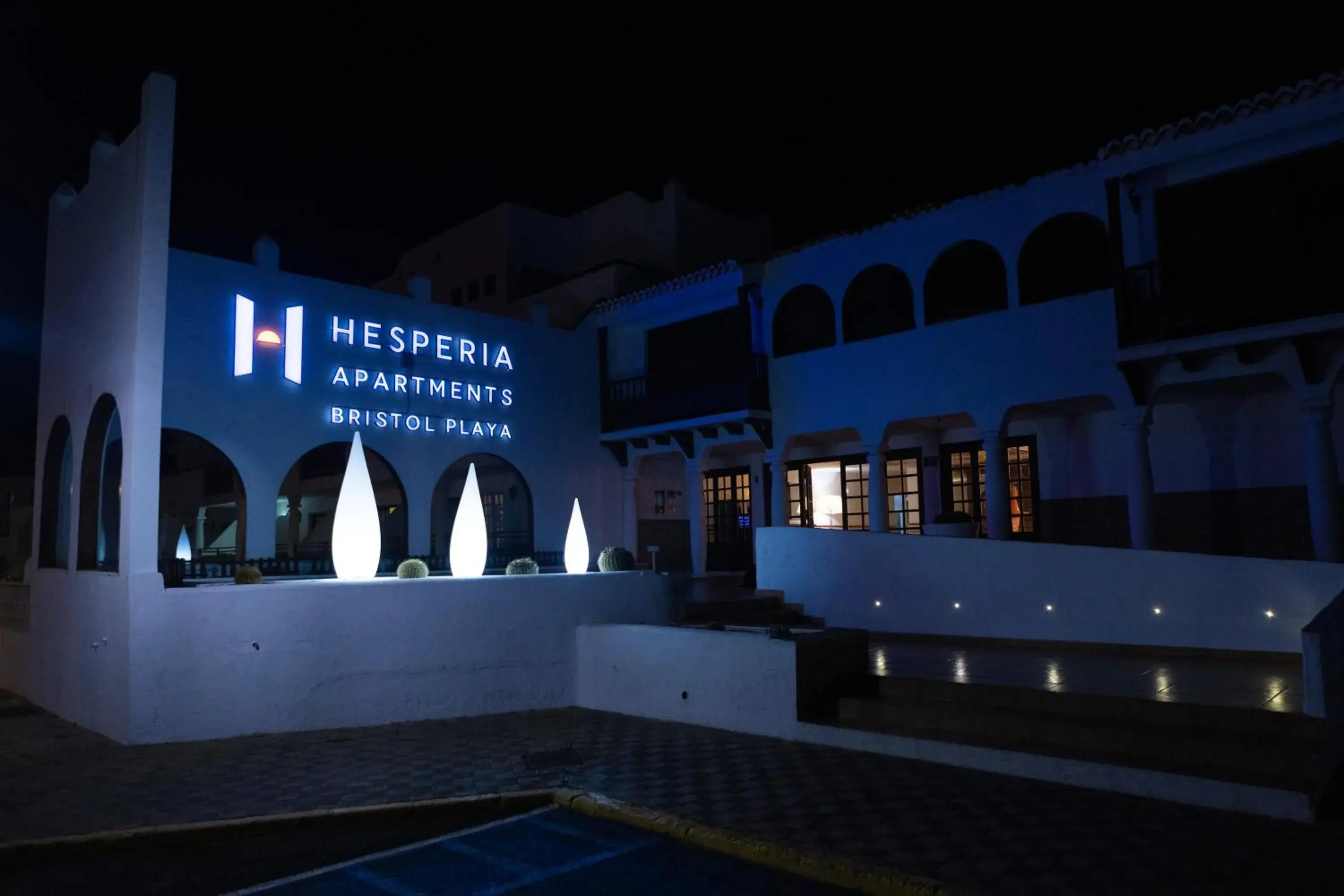 Facade/entrance in Apartamentos Hesperia Bristol Playa Facade/entrance in Apartamentos Hesperia Bristol Playa