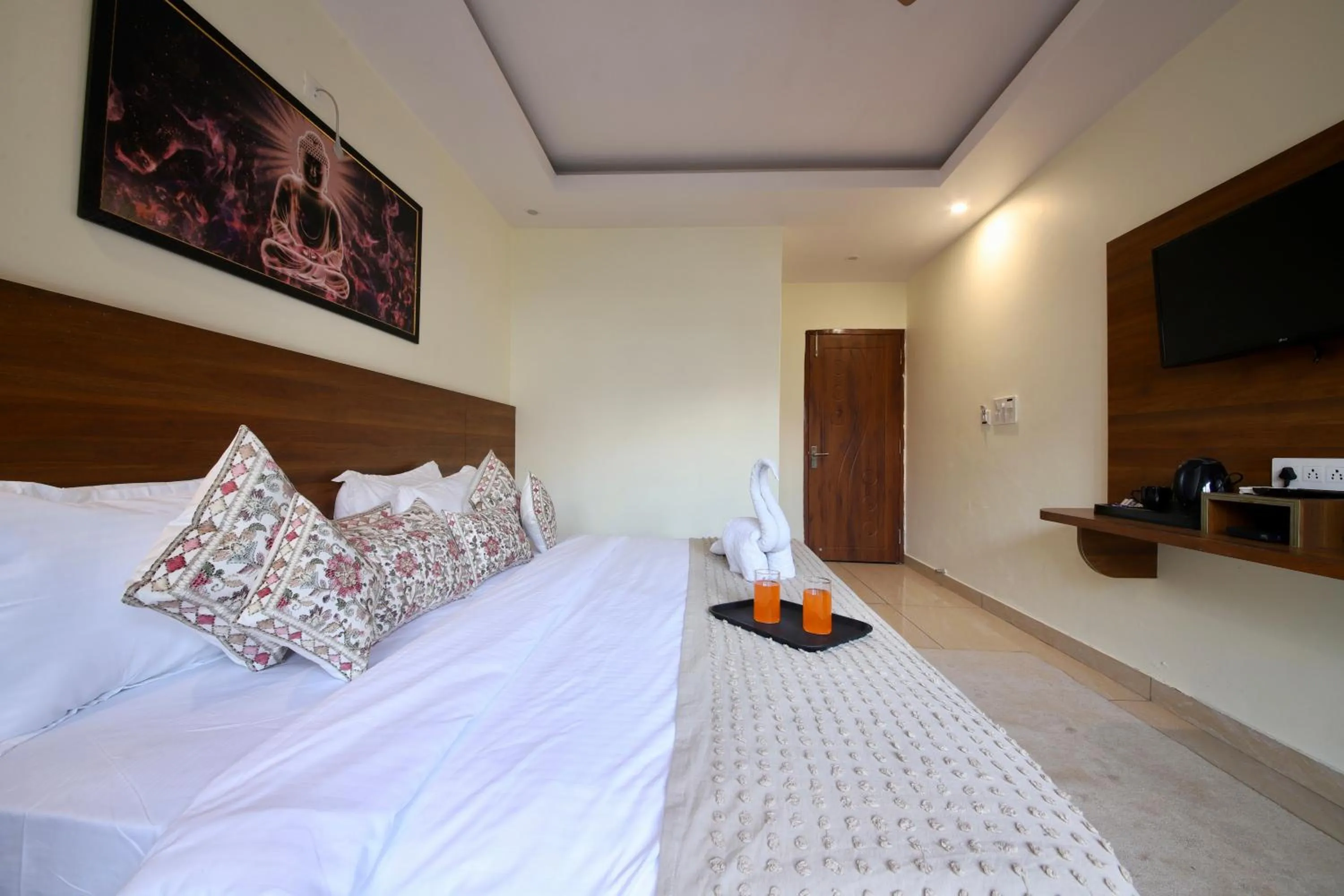 Bed in Perfectstayz Value Forest Valley Near Waterfall