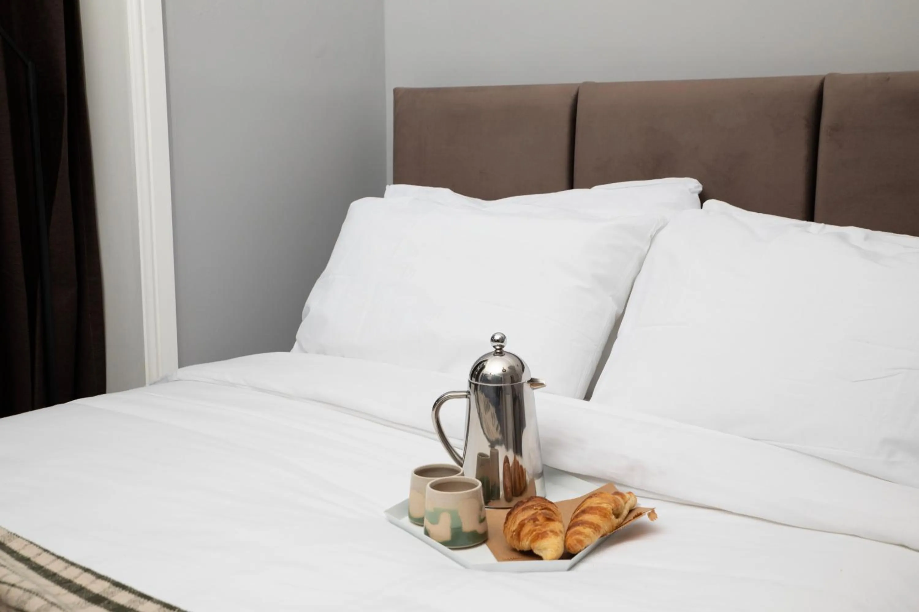 Bedroom, Bed in Bob W London Hyde Park