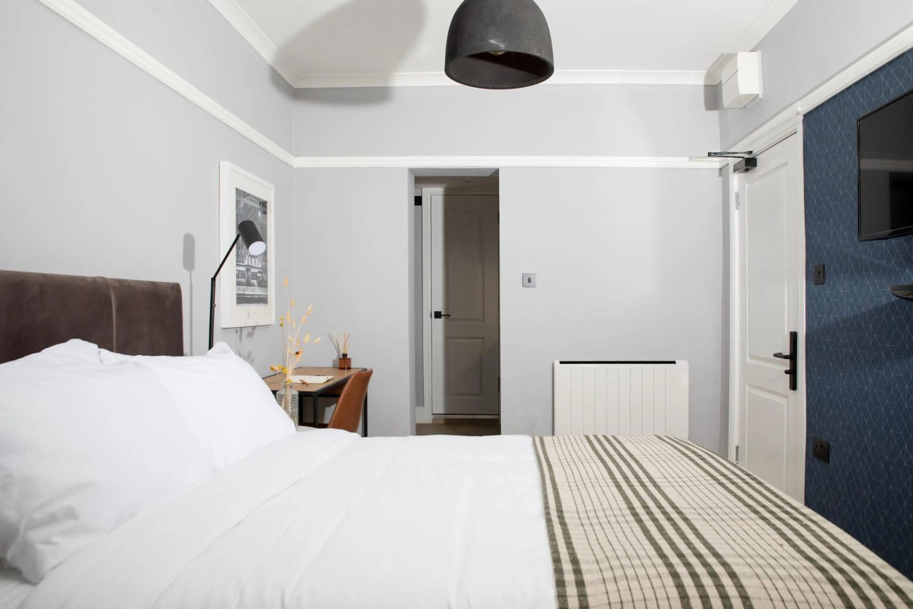 Bedroom, Bed in Bob W London Hyde Park