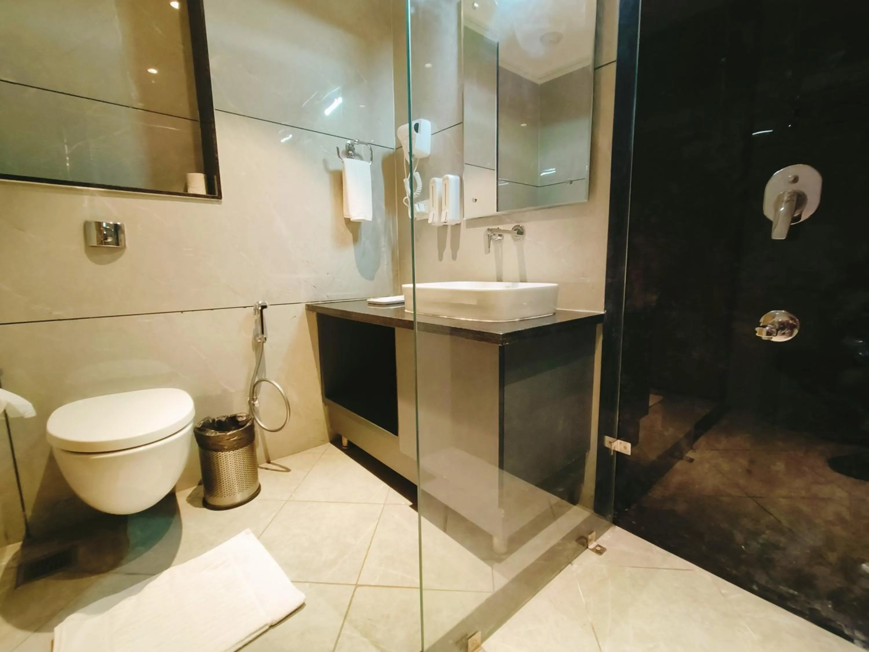 Shower in SJ PARADISE