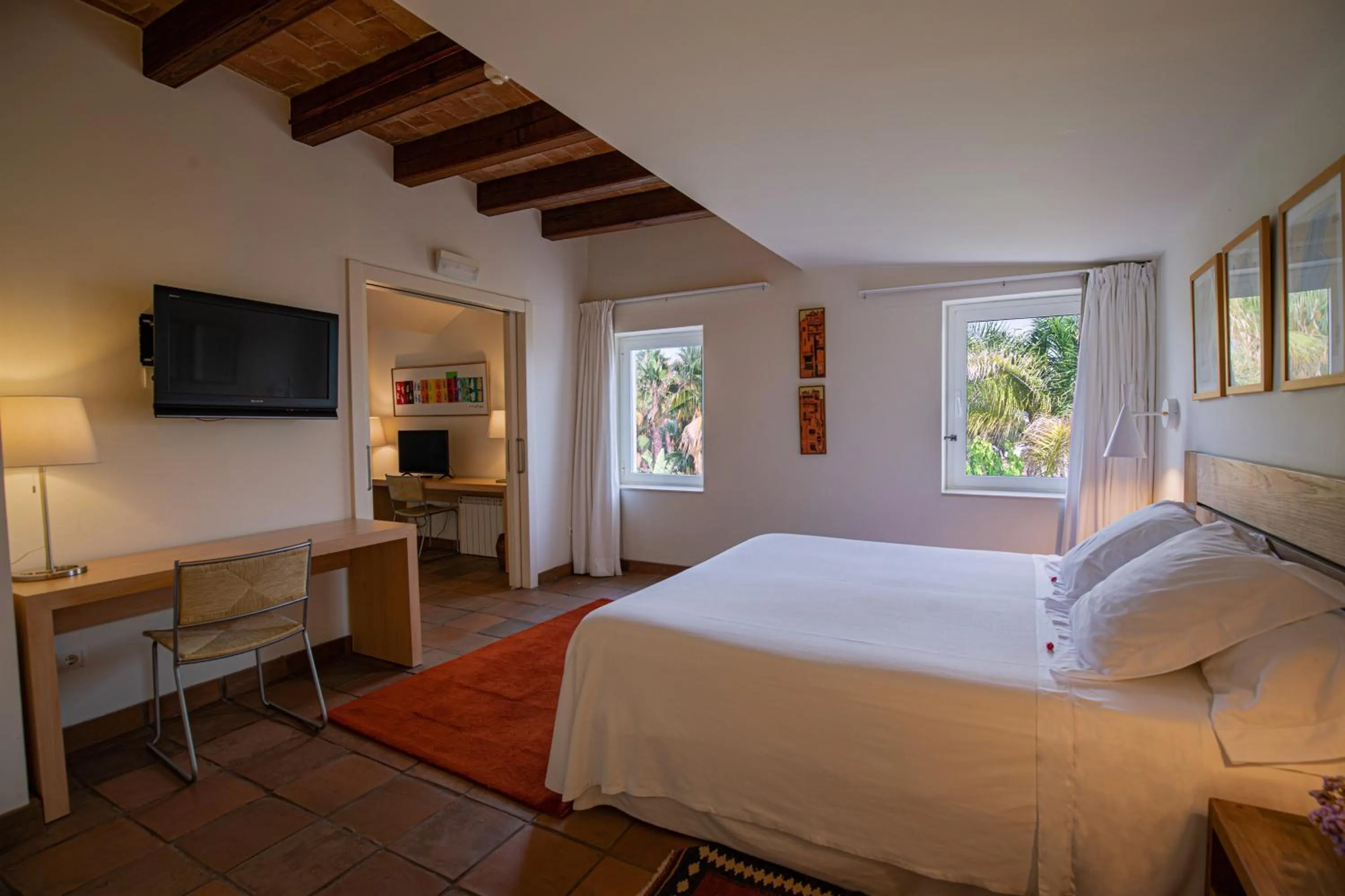 Photo of the whole room, Bed in Tancat de Codorniu