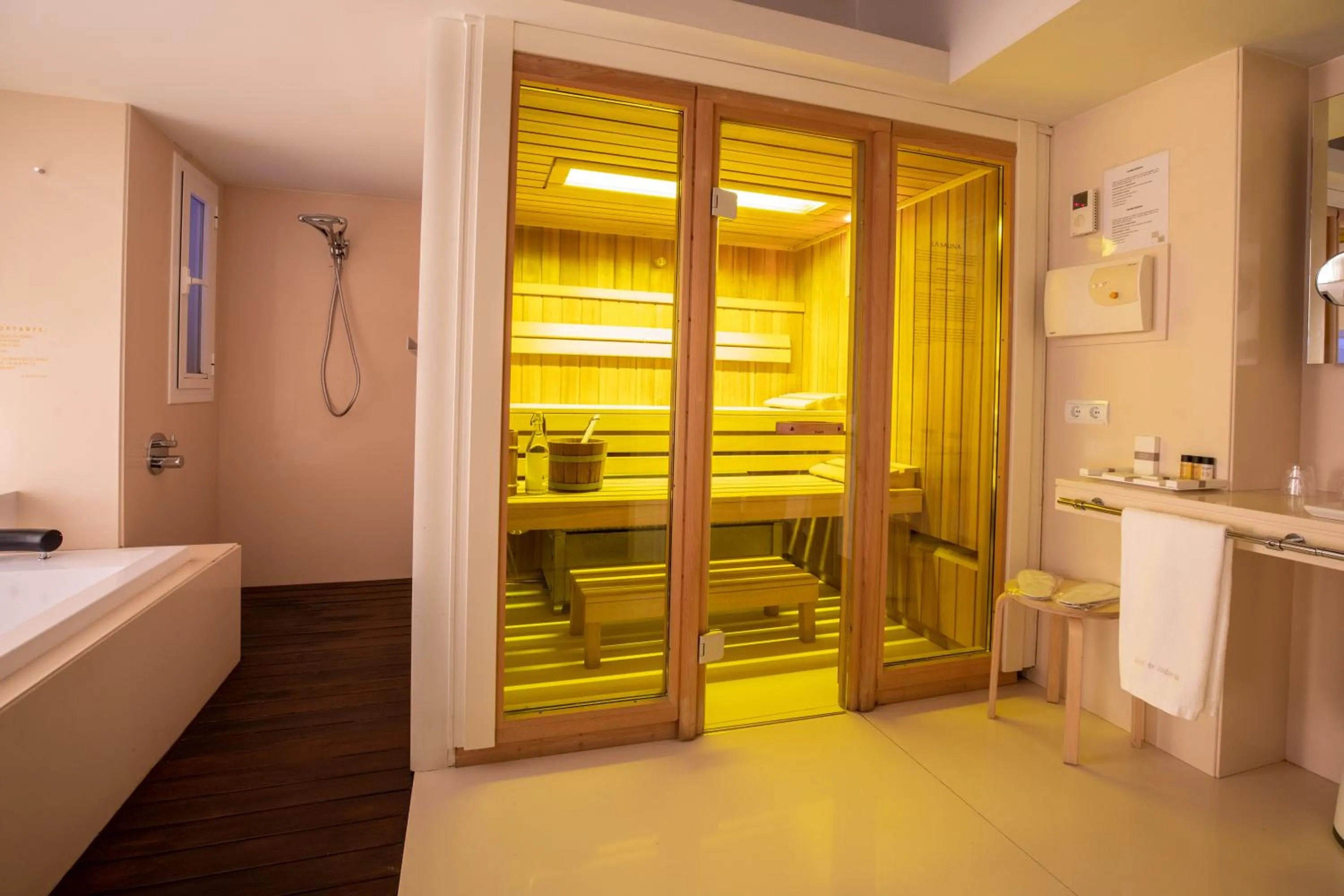 Hot Tub, Bed in Tancat de Codorniu