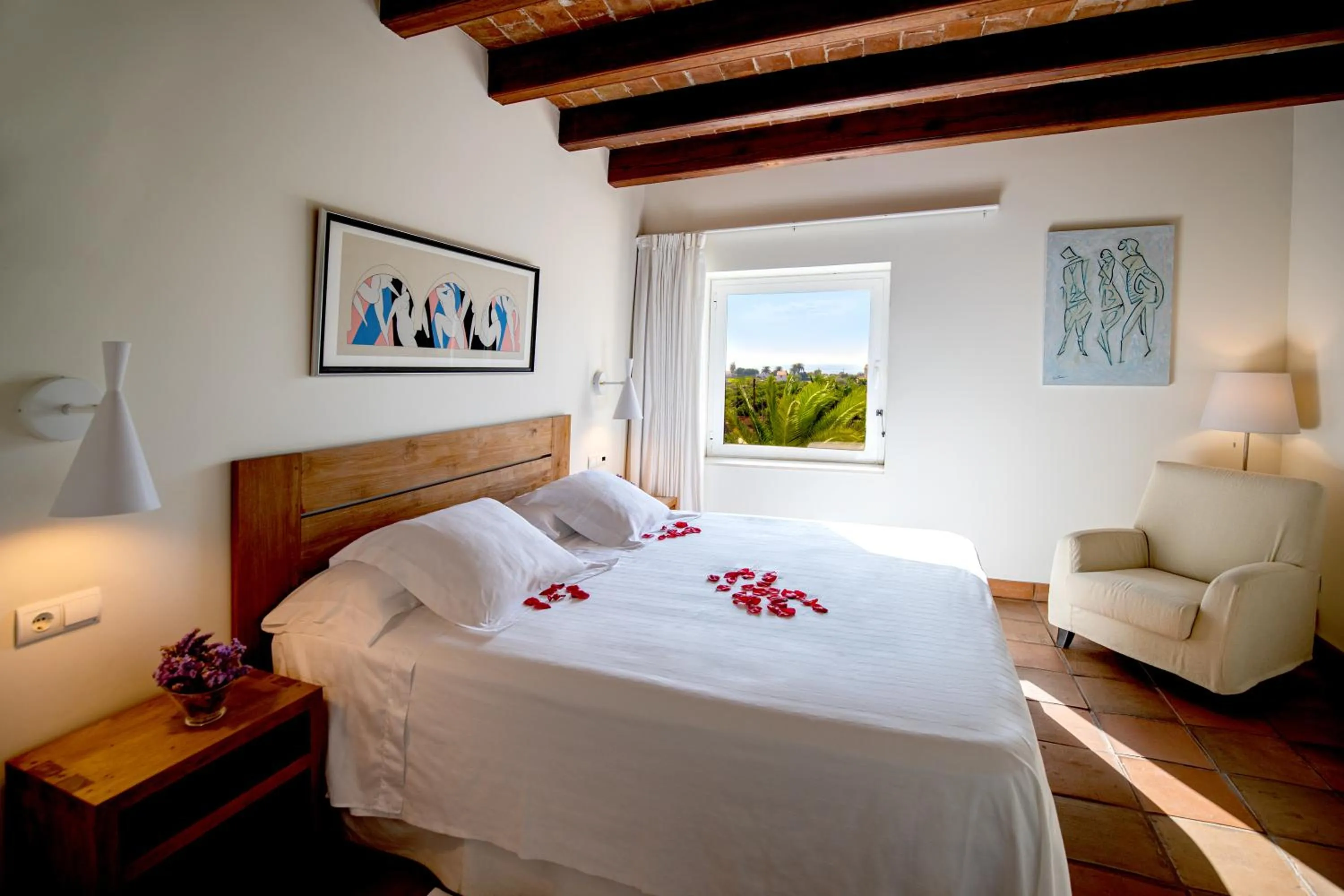Photo of the whole room, Bed in Tancat de Codorniu
