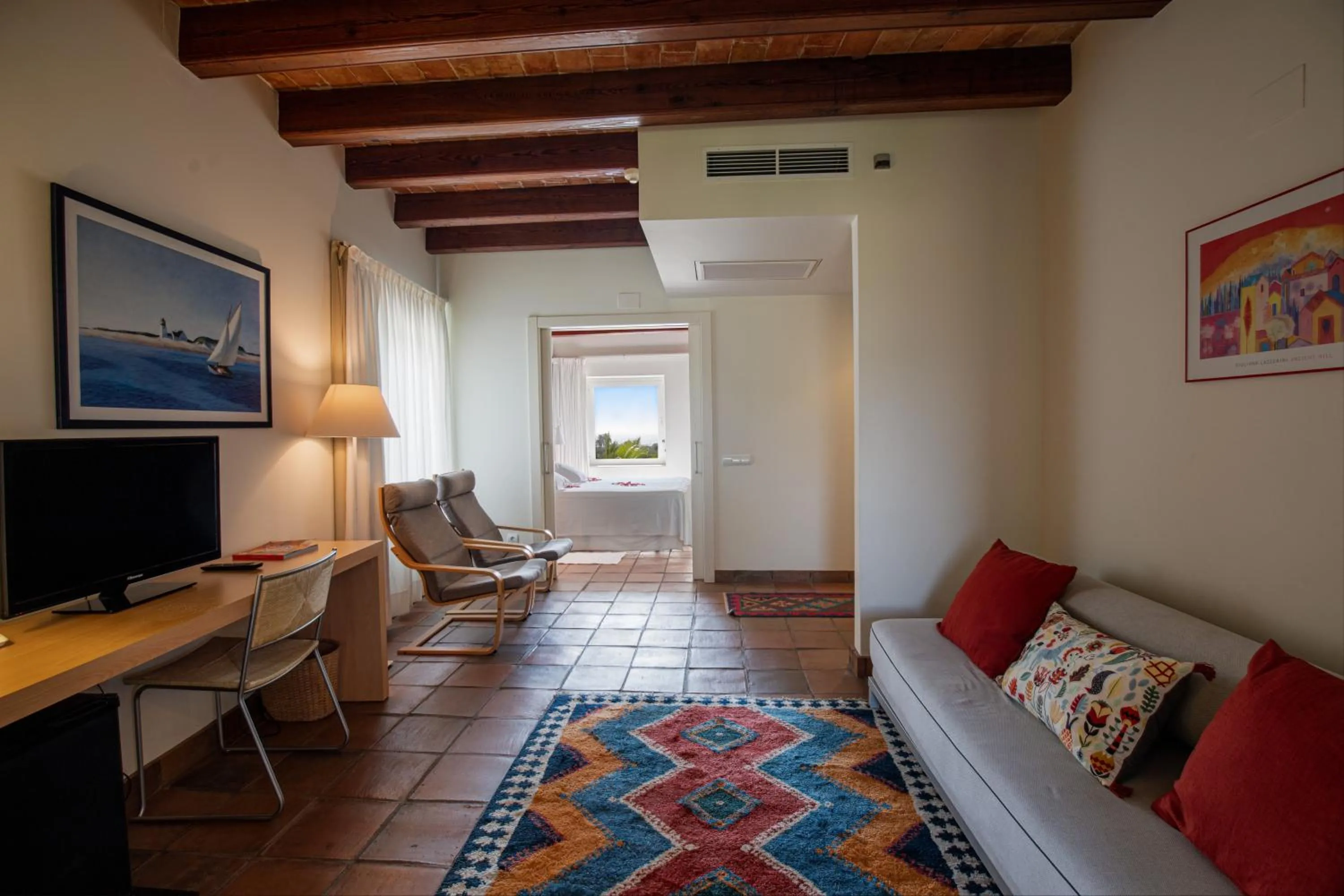 Photo of the whole room in Tancat de Codorniu