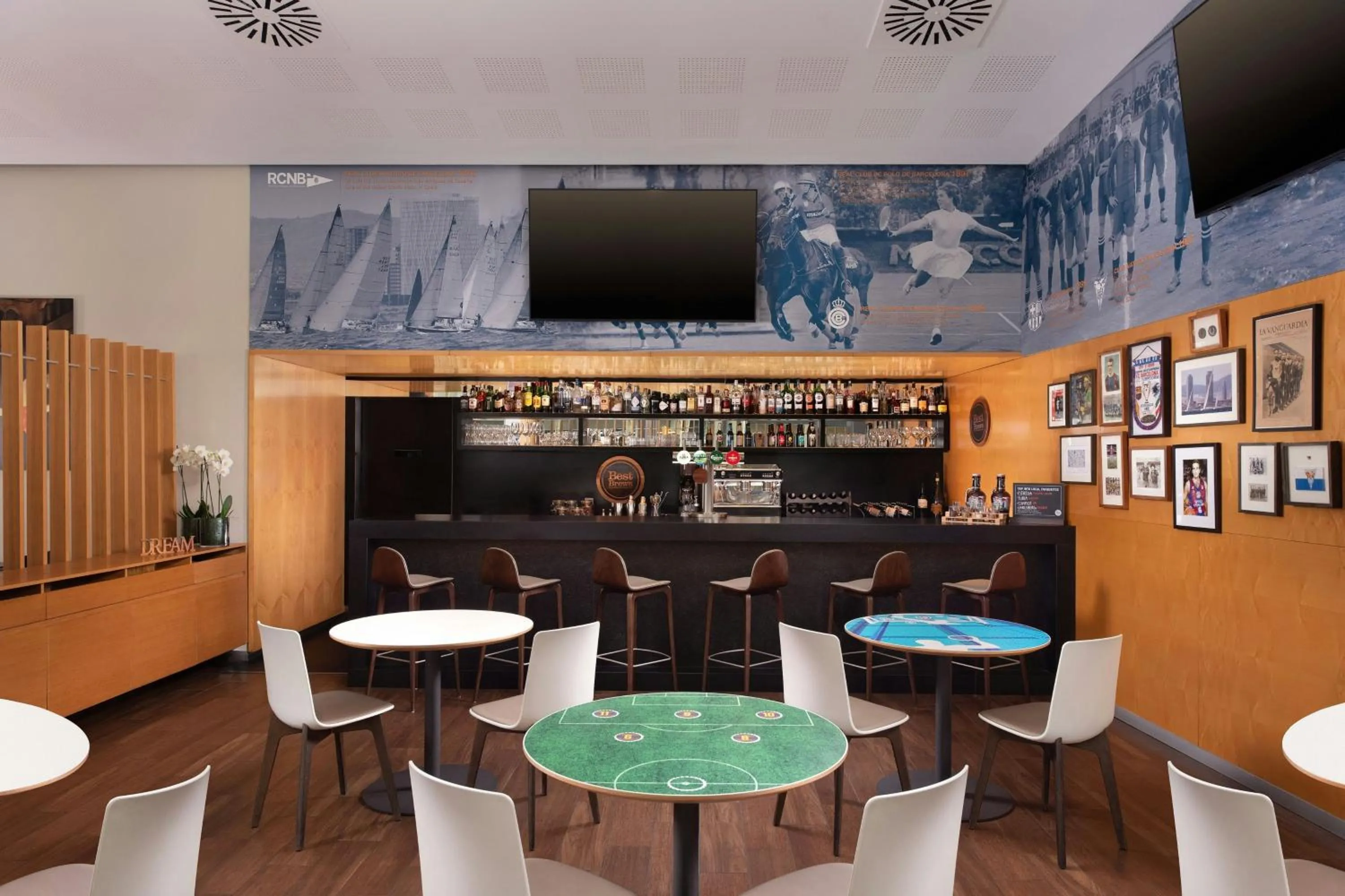 Lounge or bar in Four Points by Sheraton Barcelona Diagonal